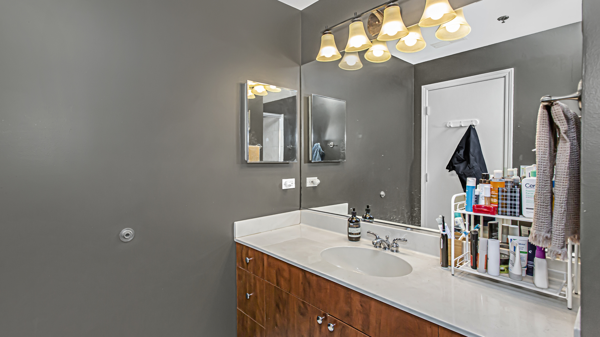 520 W Huron Street Unit: 306