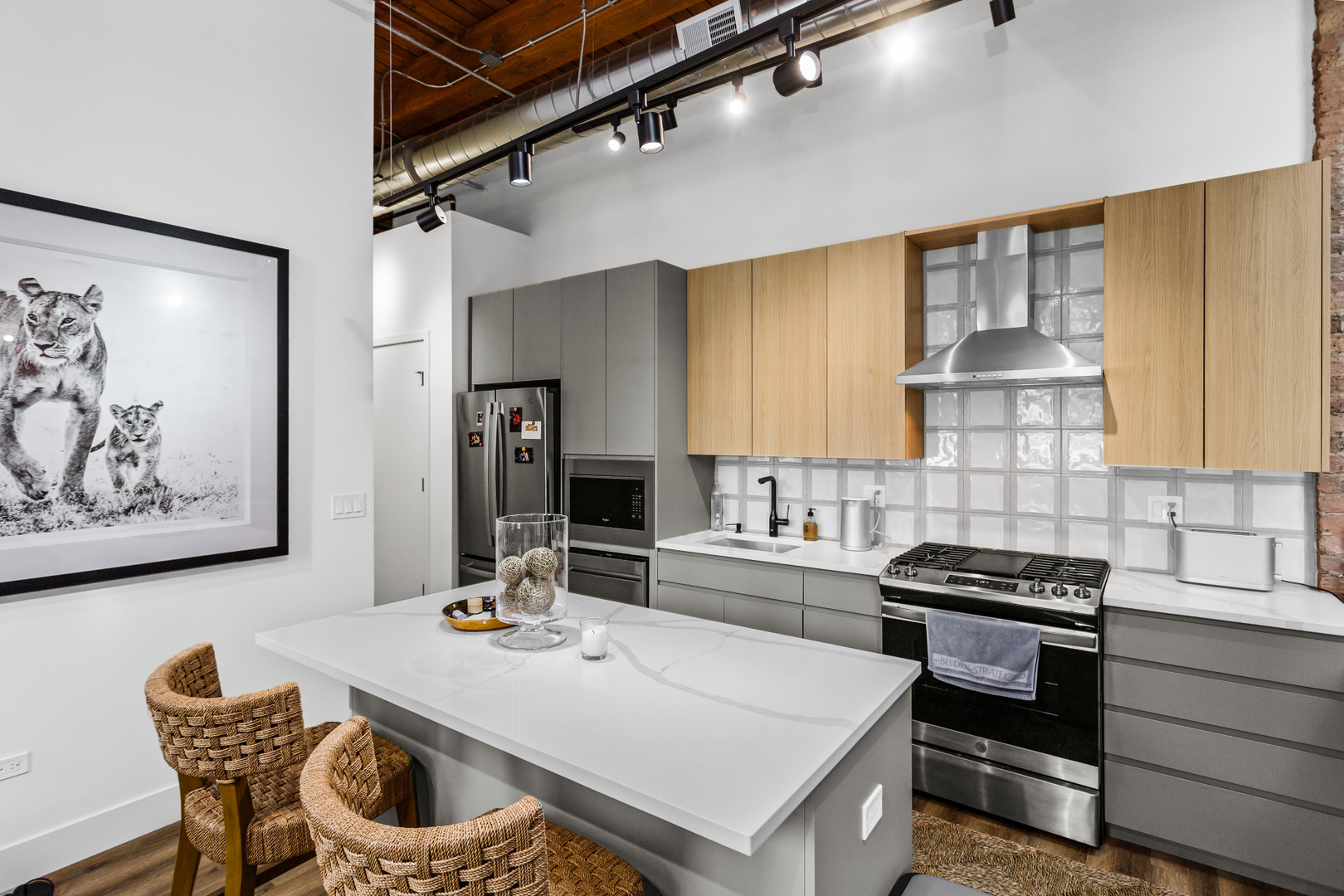 153 W Ohio Street Unit: 201