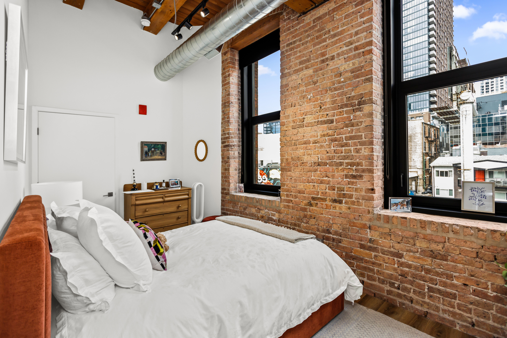 153 W Ohio Street Unit: 201