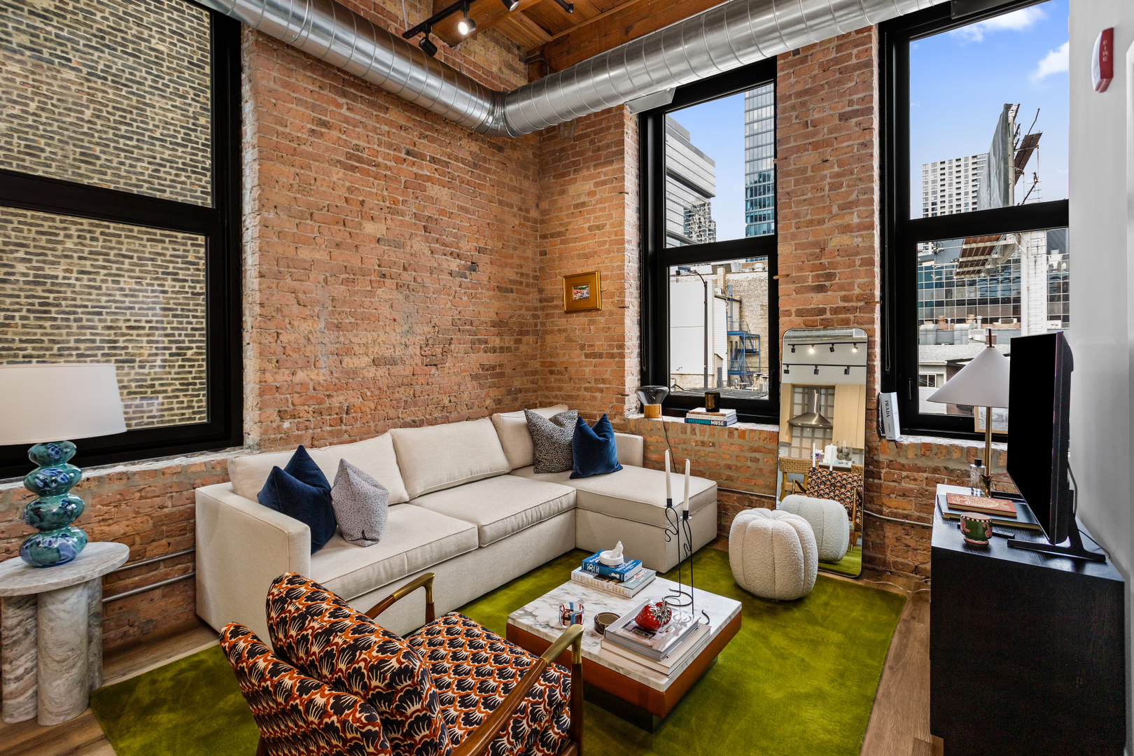 153 W Ohio Street Unit: 201