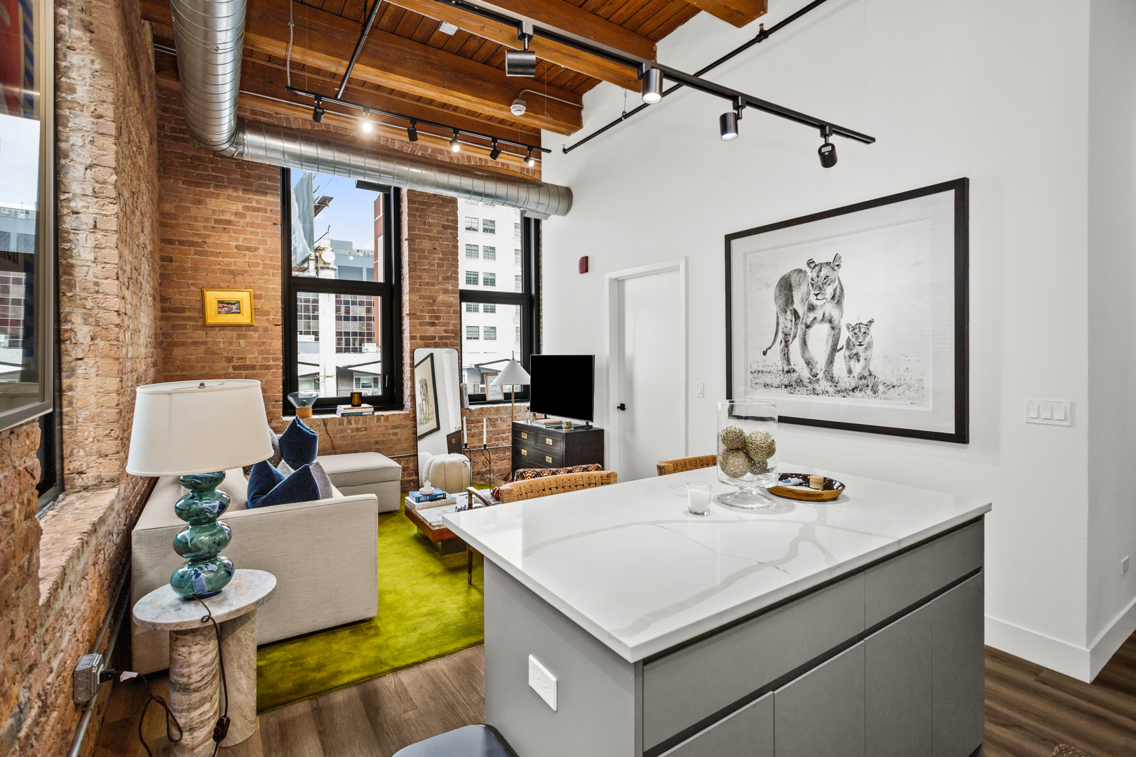 153 W Ohio Street Unit: 201