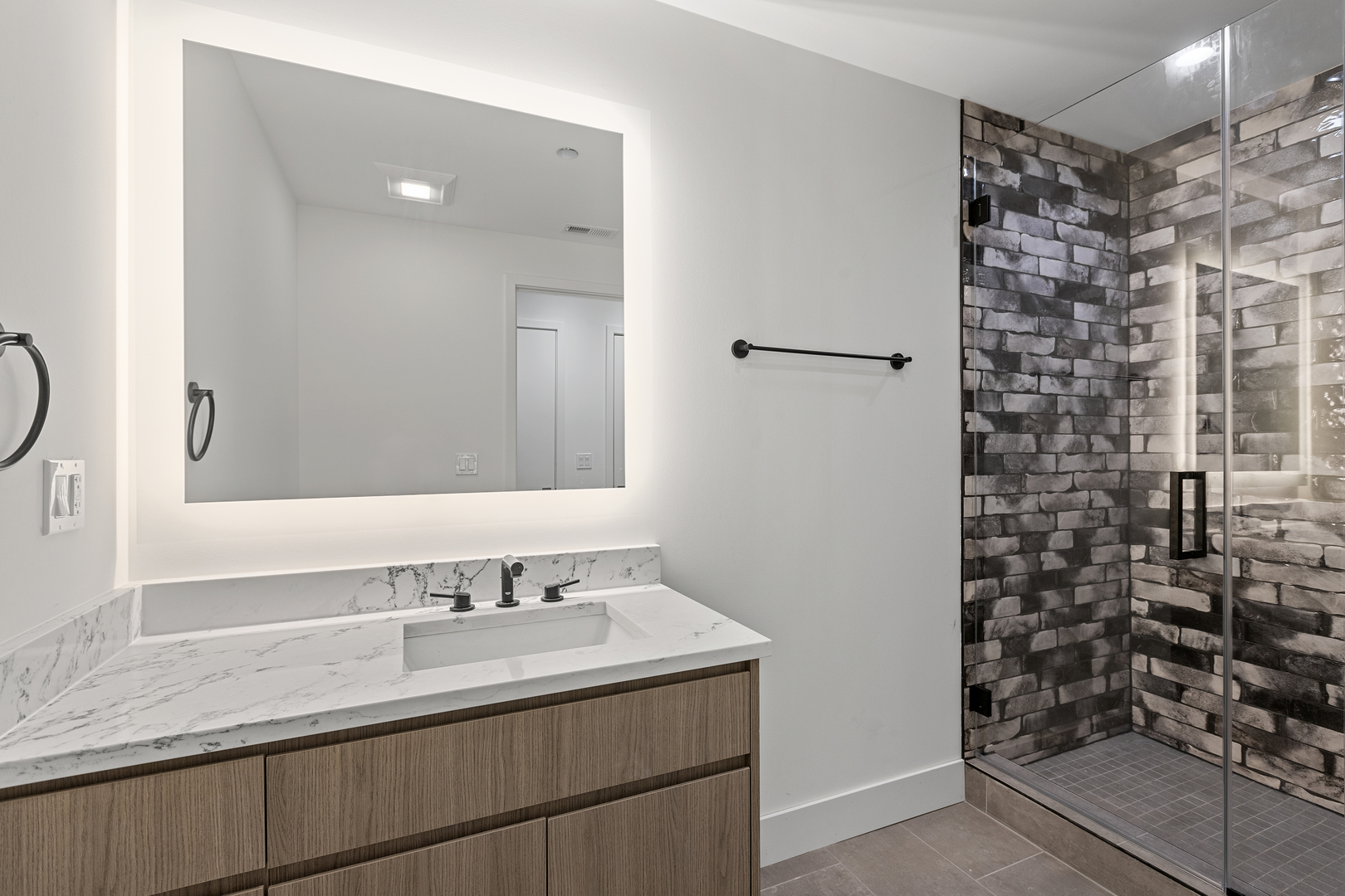 153 W Ohio Street Unit: 201