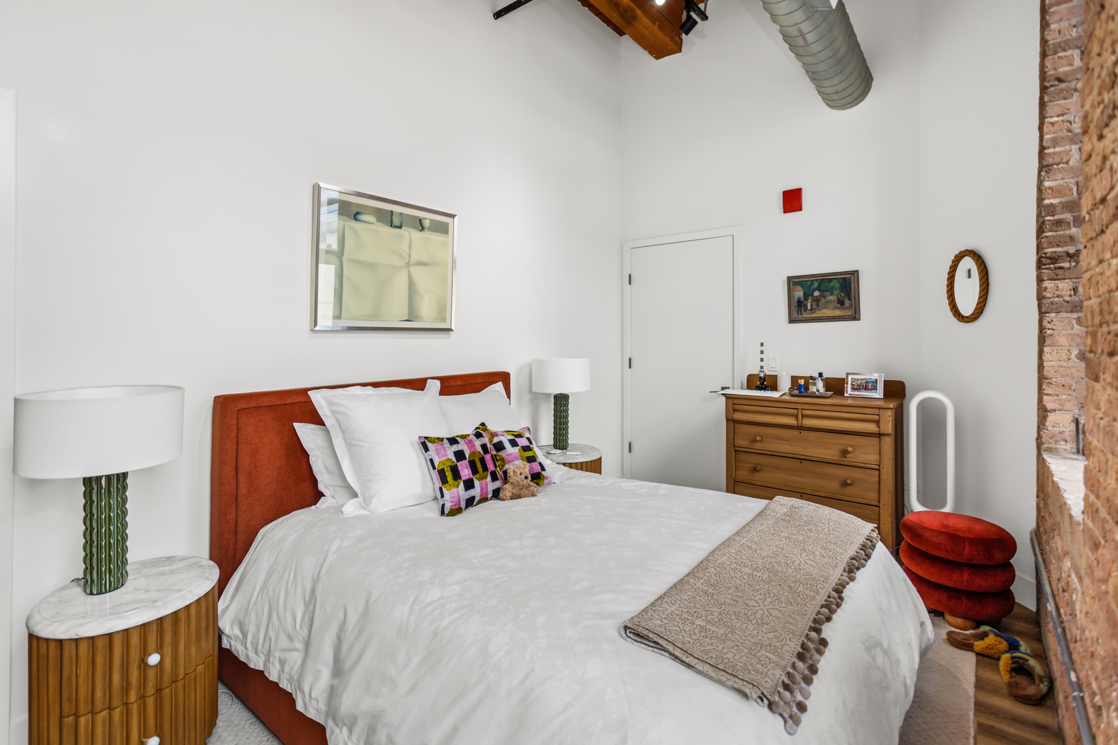 153 W Ohio Street Unit: 201