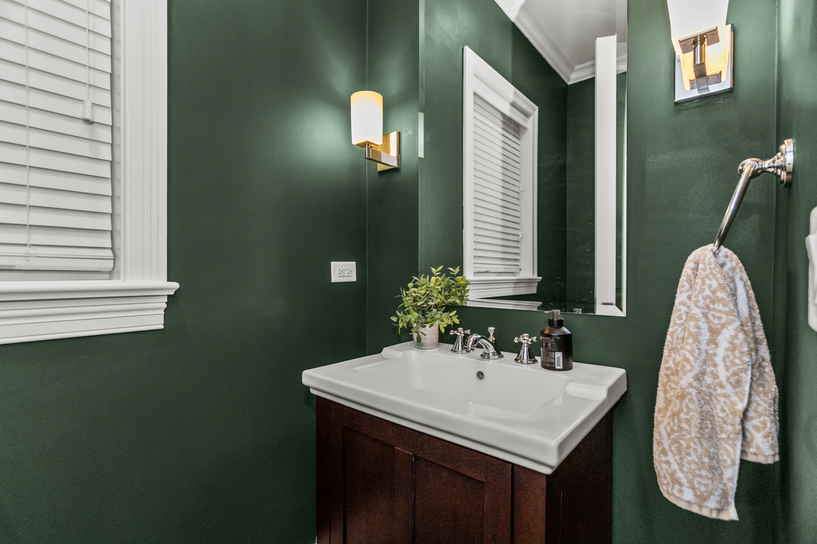 2769 N Kenmore Avenue Unit: 1