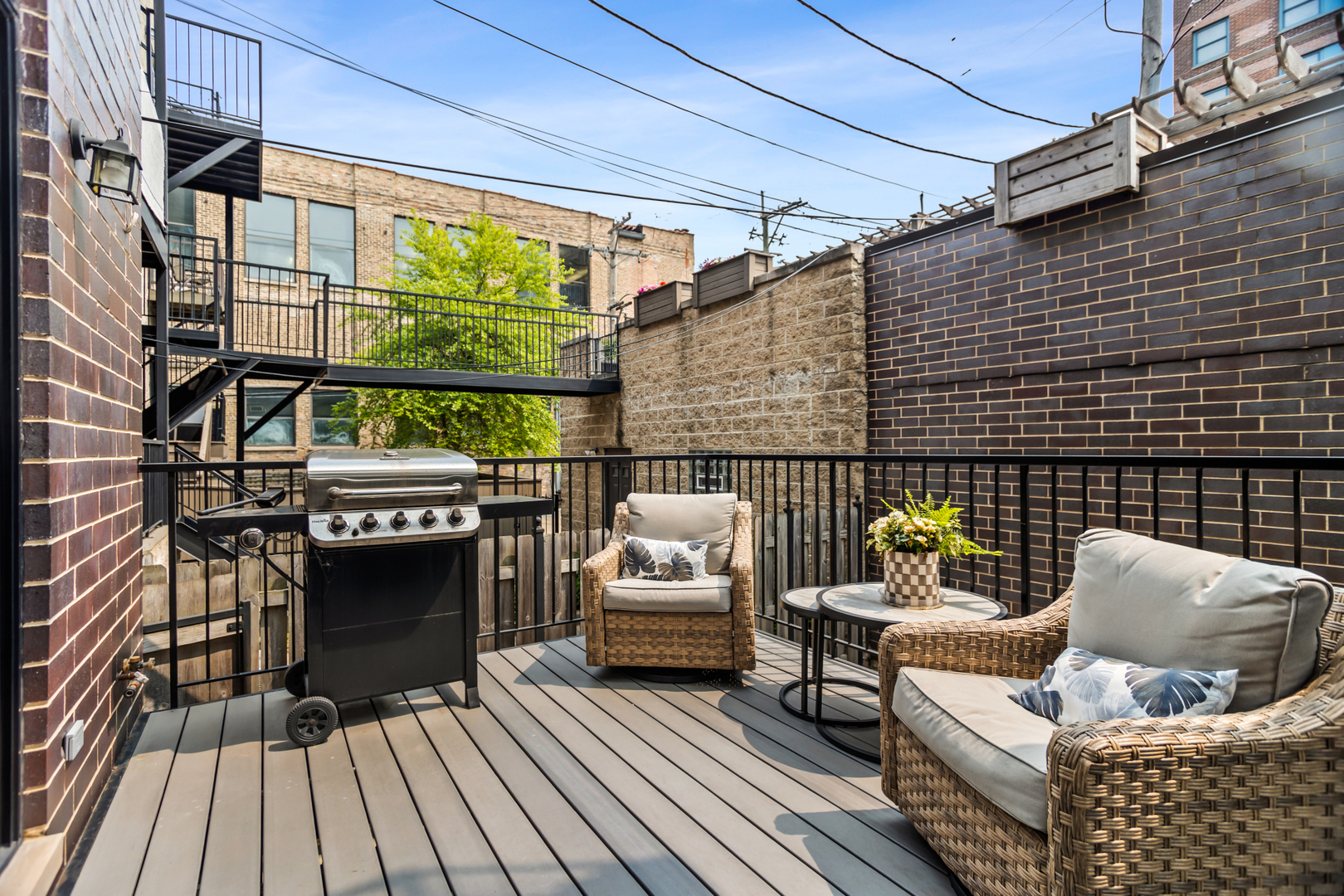 2769 N Kenmore Avenue Unit: 1