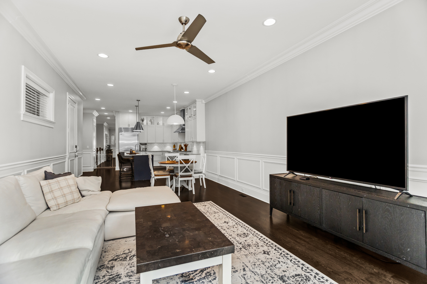 2769 N Kenmore Avenue Unit: 1
