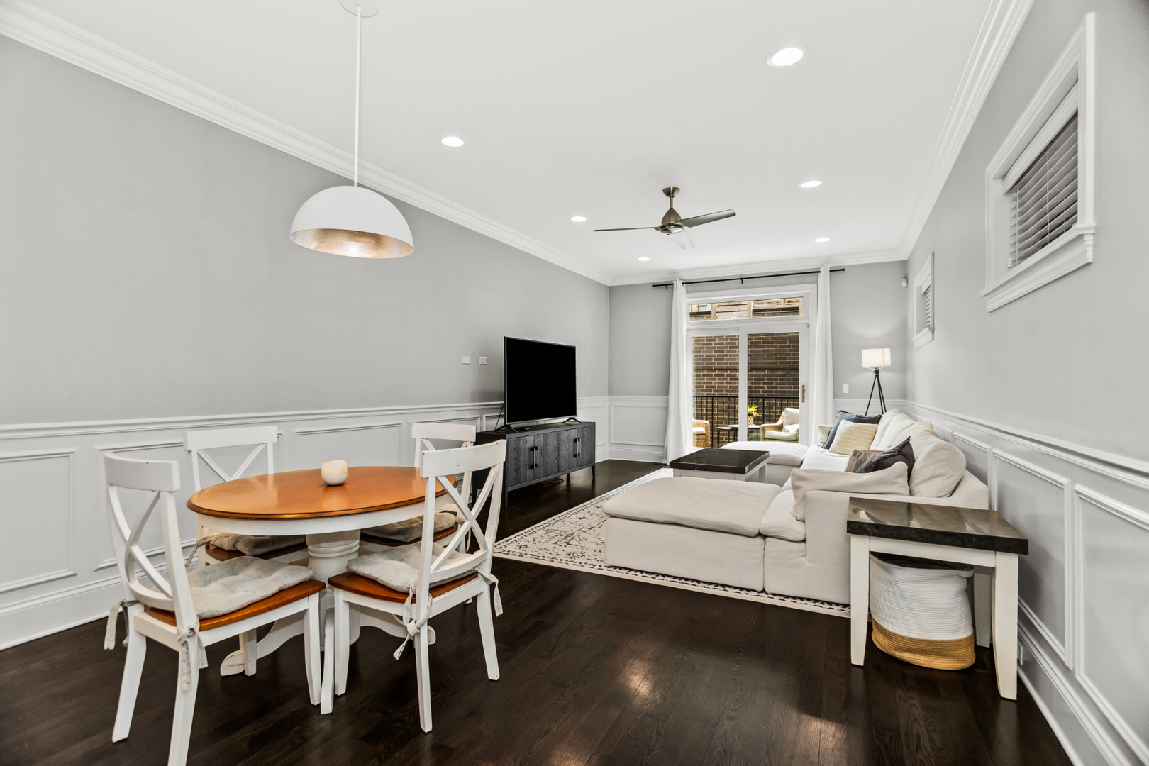 2769 N Kenmore Avenue Unit: 1