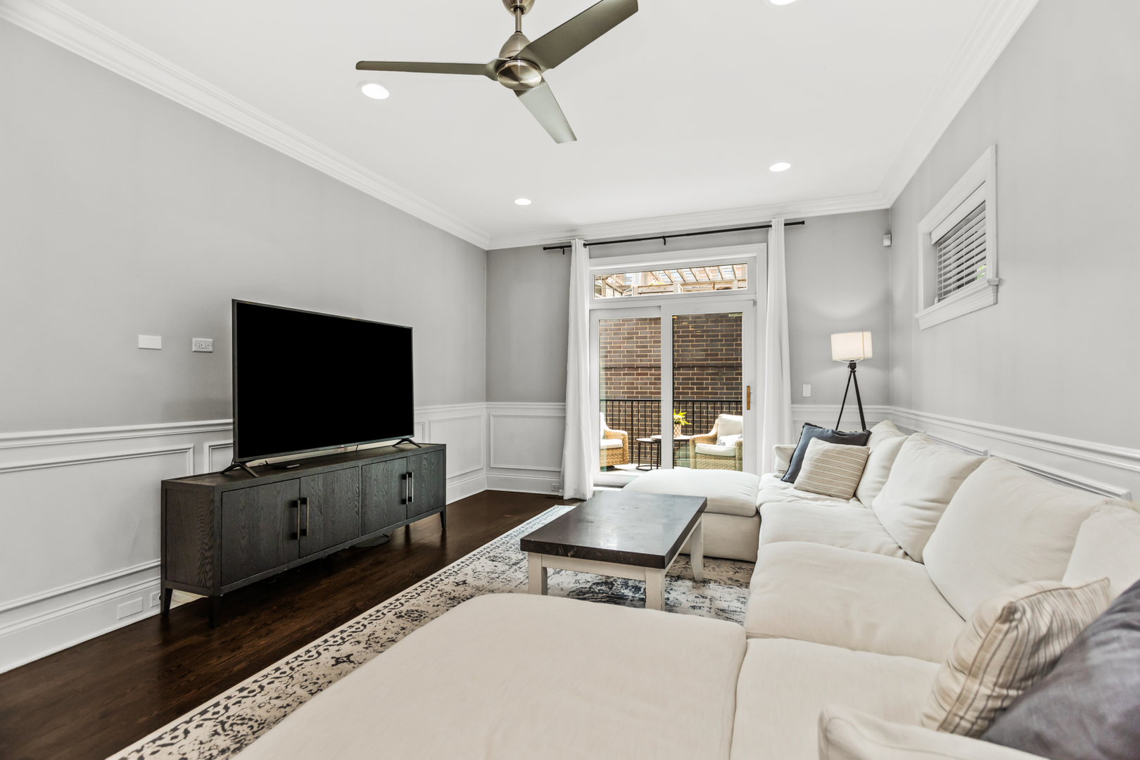 2769 N Kenmore Avenue Unit: 1