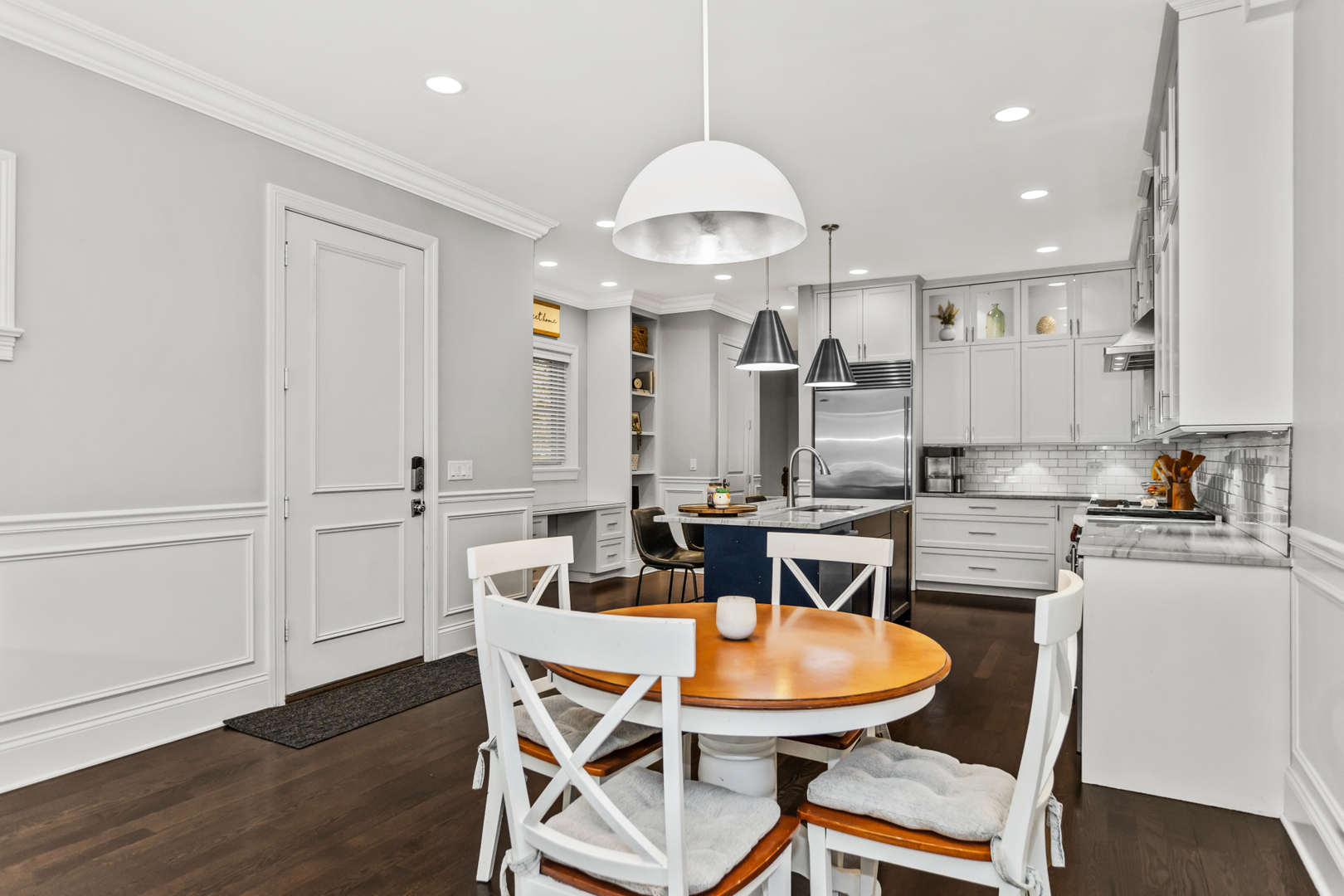 2769 N Kenmore Avenue Unit: 1