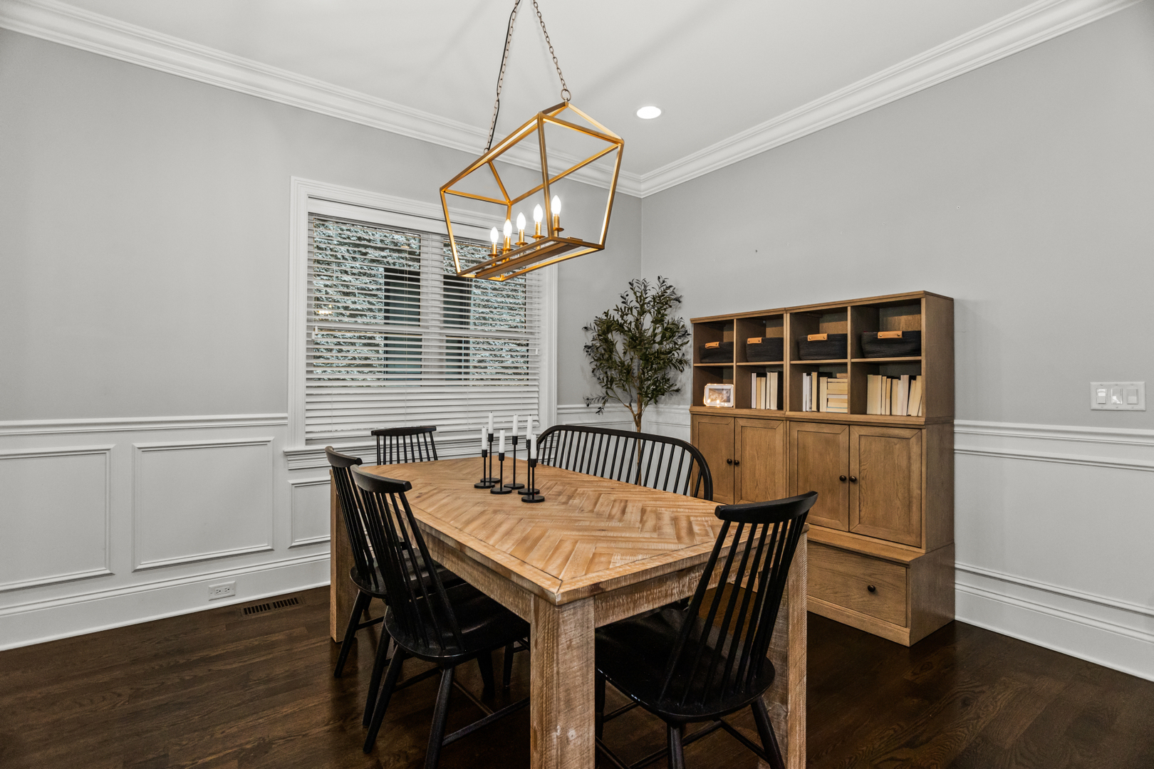 2769 N Kenmore Avenue Unit: 1