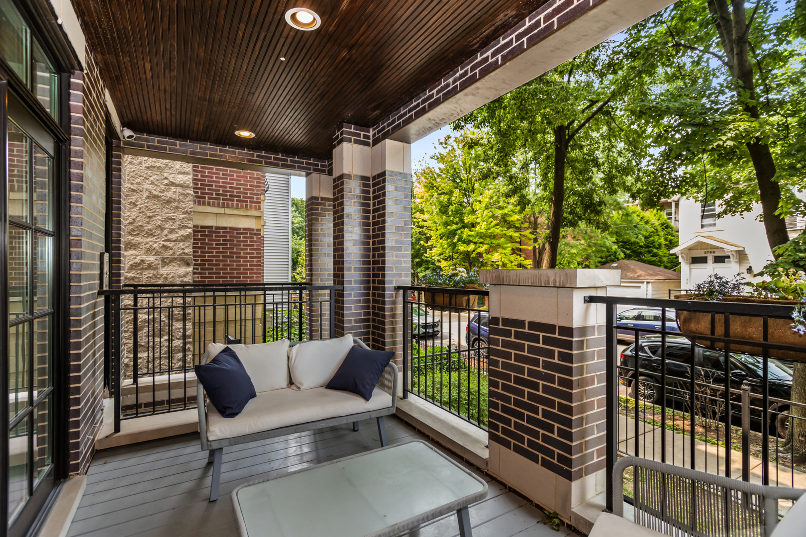 2769 N Kenmore Avenue Unit: 1