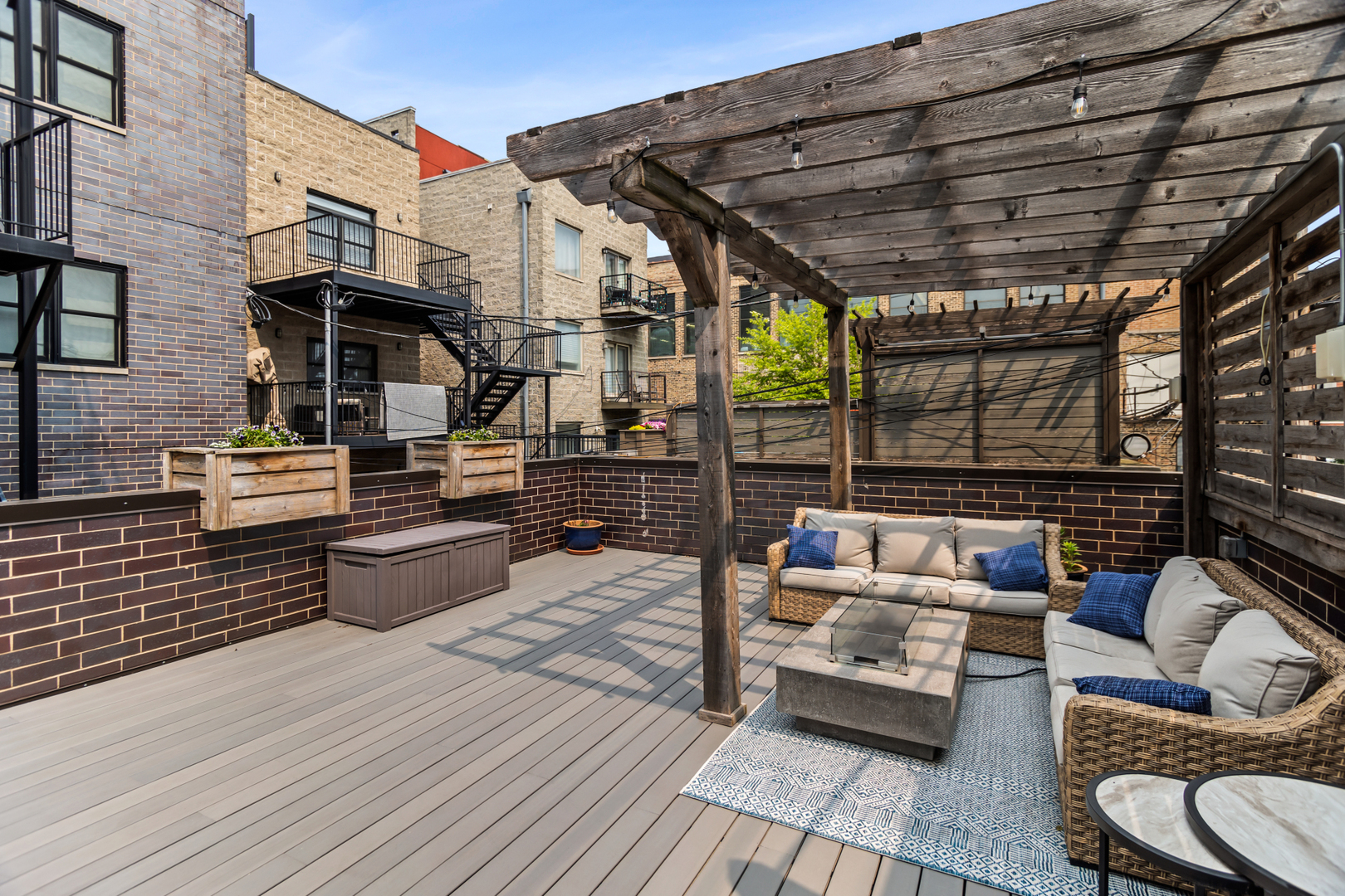 2769 N Kenmore Avenue Unit: 1