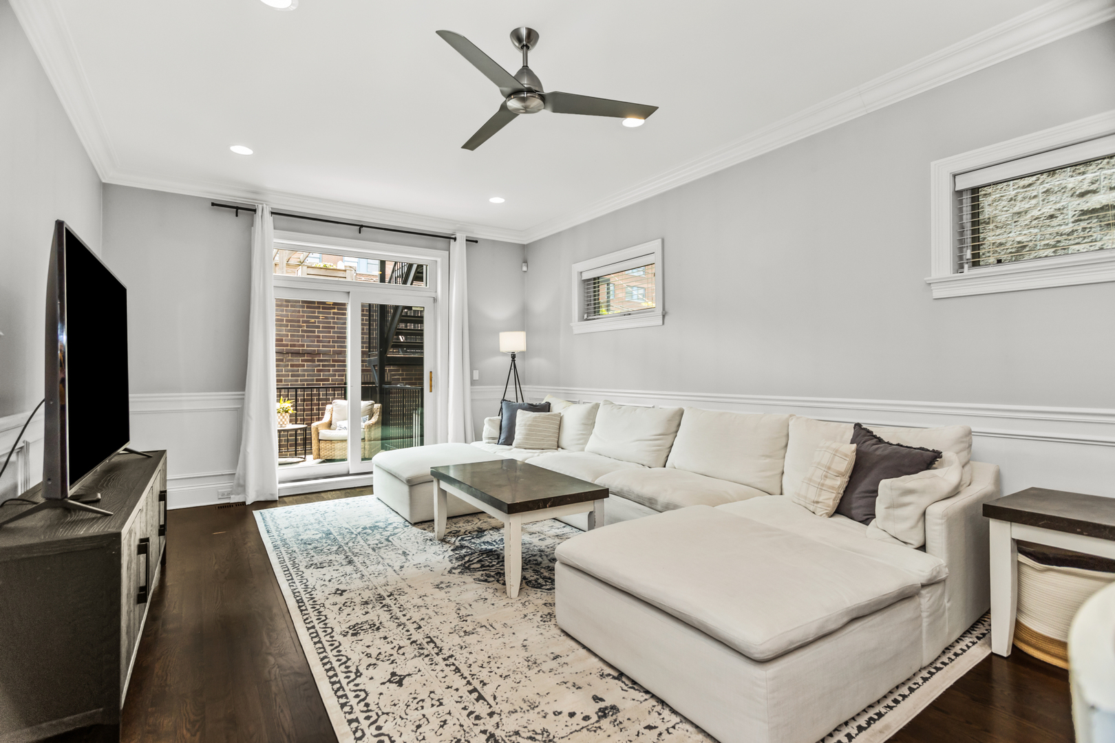 2769 N Kenmore Avenue Unit: 1