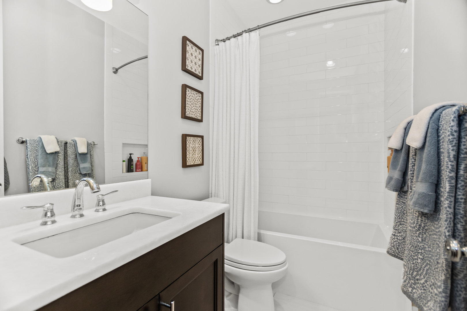 2769 N Kenmore Avenue Unit: 1