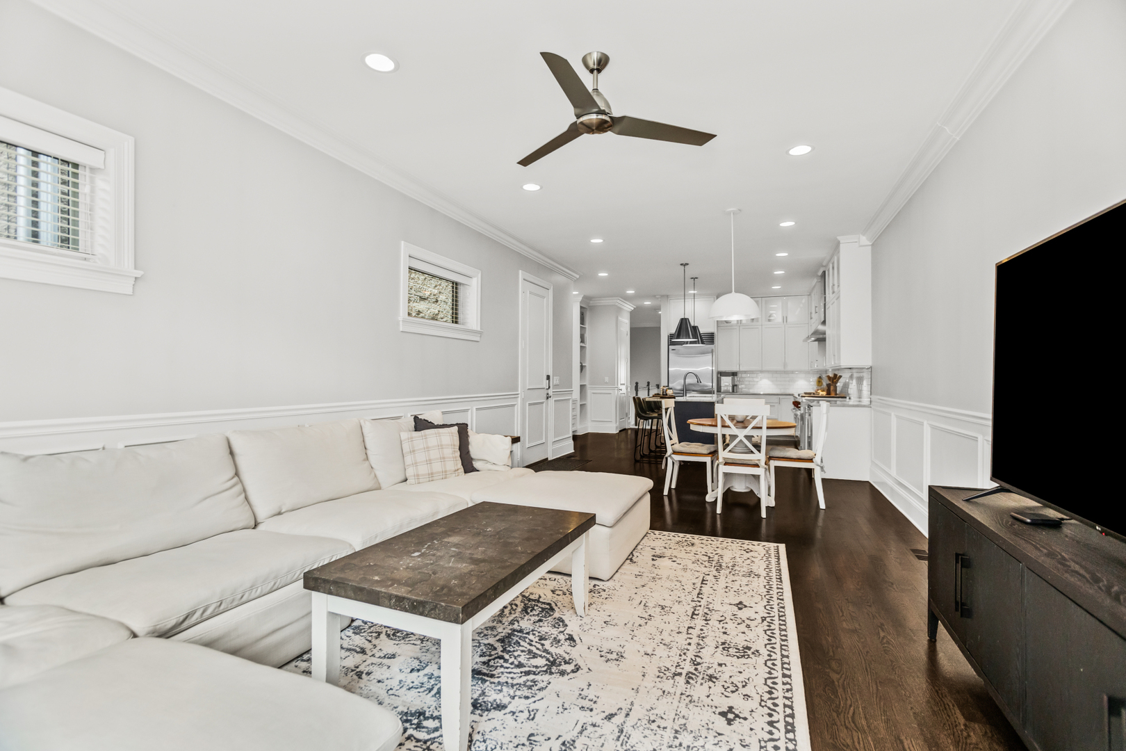 2769 N Kenmore Avenue Unit: 1