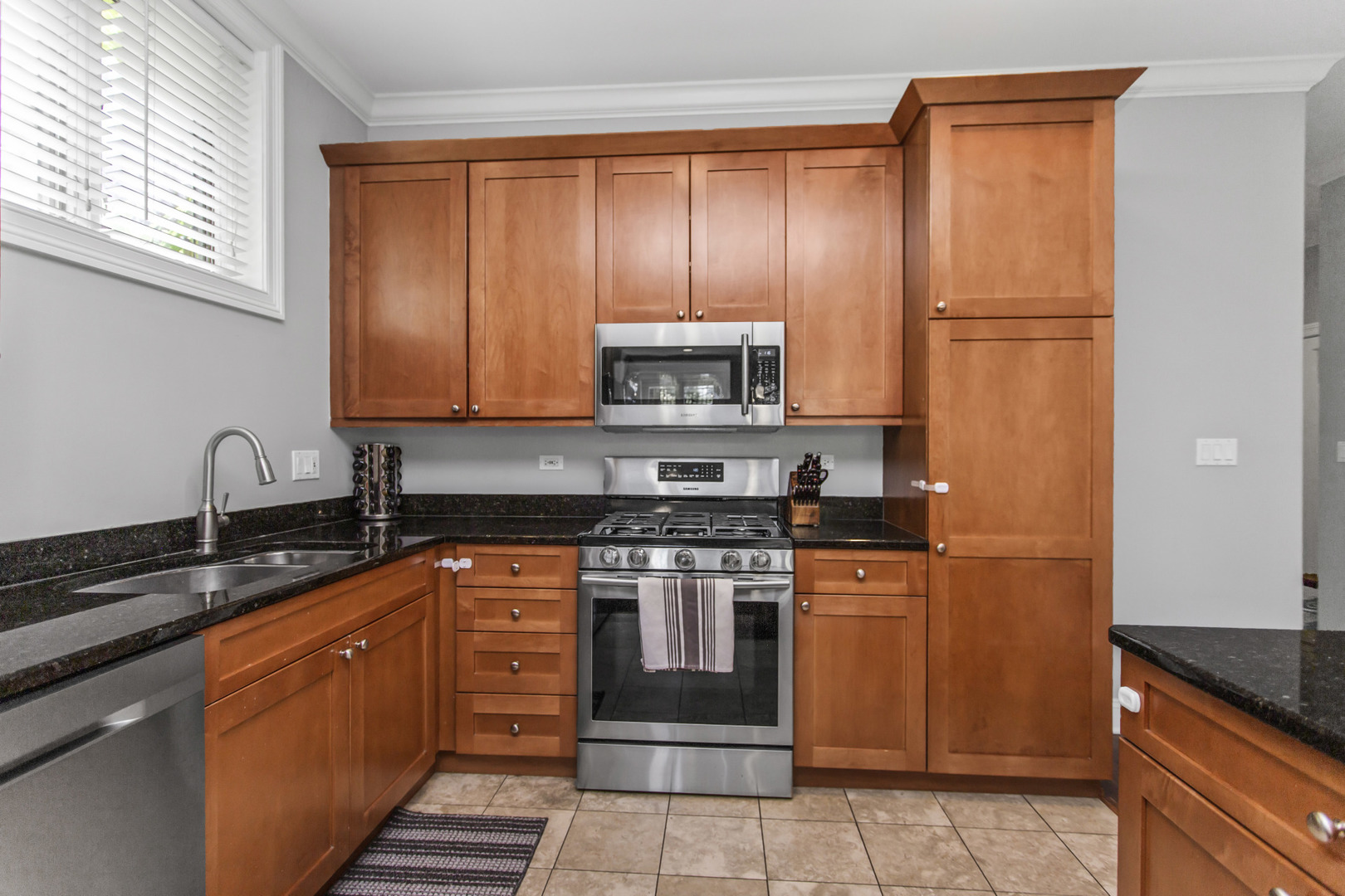 3938 N SOUTHPORT Avenue Unit: G