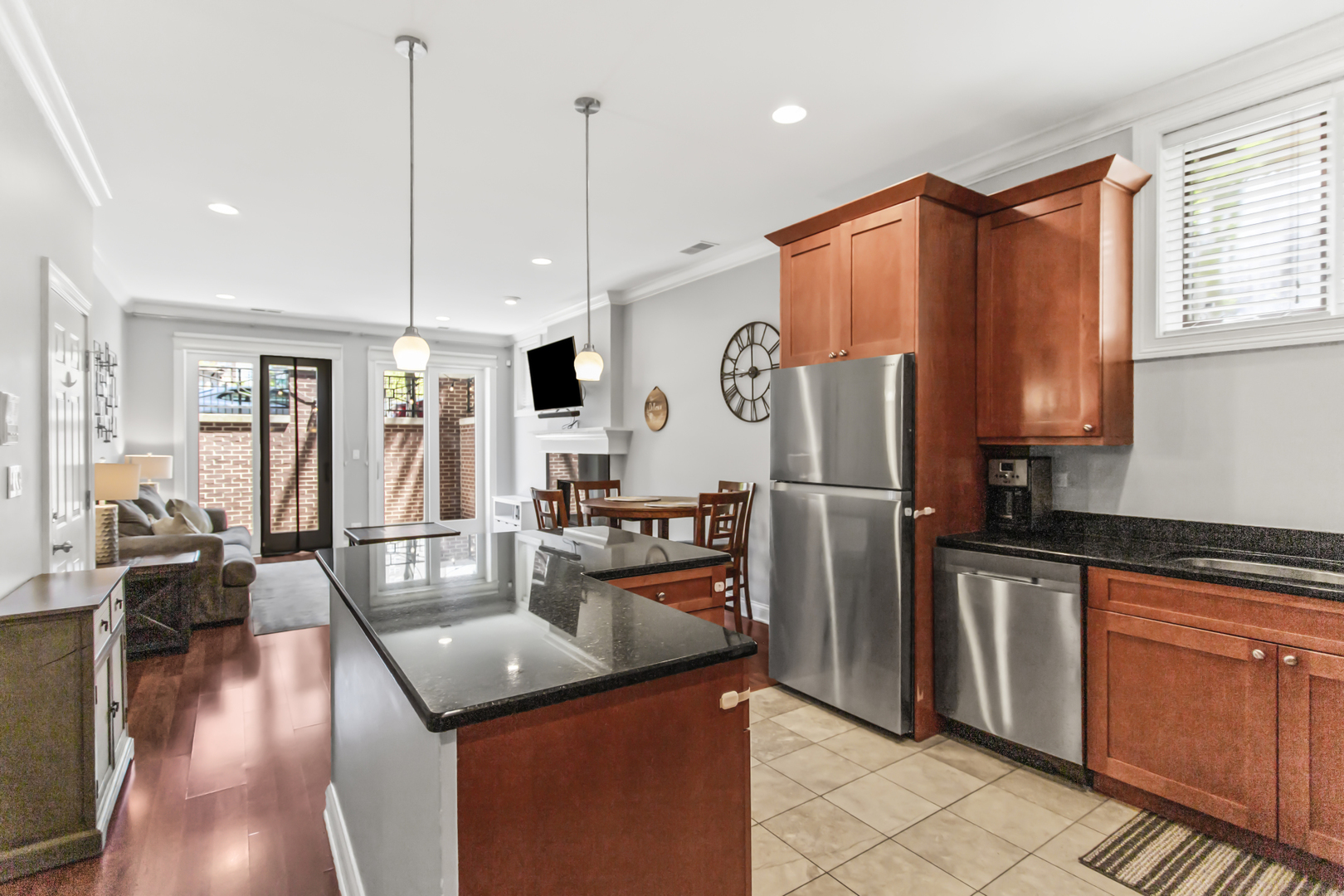 3938 N SOUTHPORT Avenue Unit: G