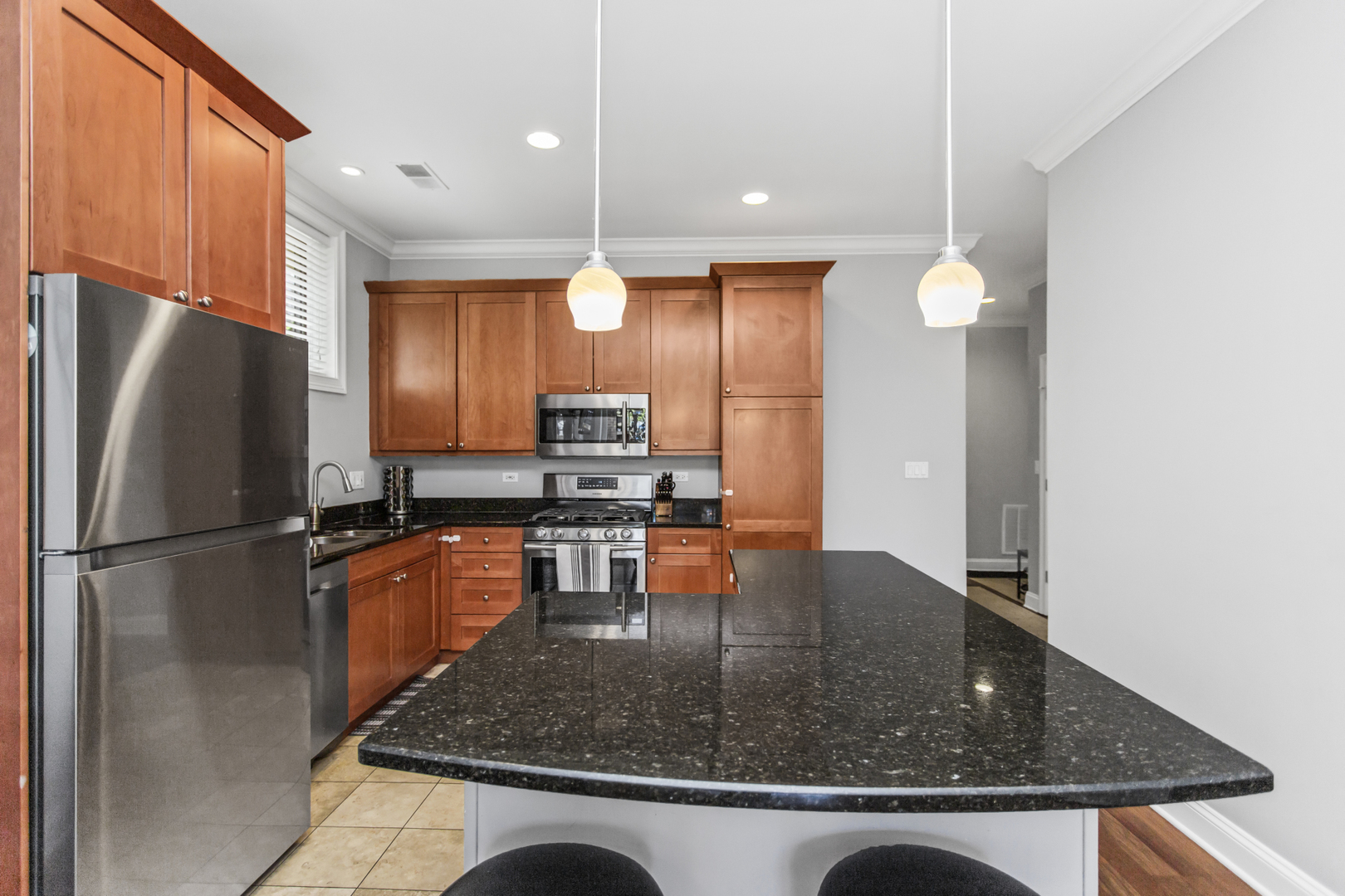 3938 N SOUTHPORT Avenue Unit: G