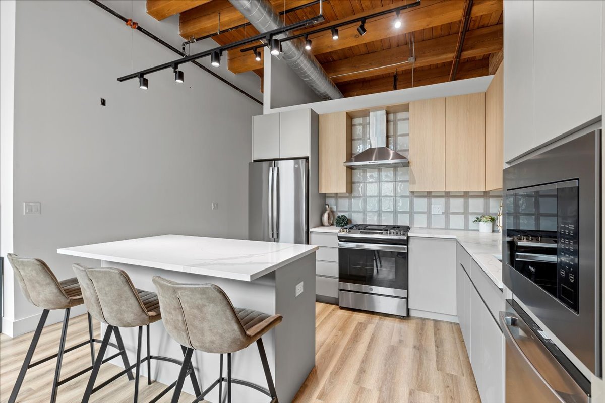 153 W Ohio Street Unit: 305