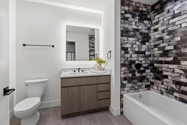 153 W Ohio Street Unit: 103