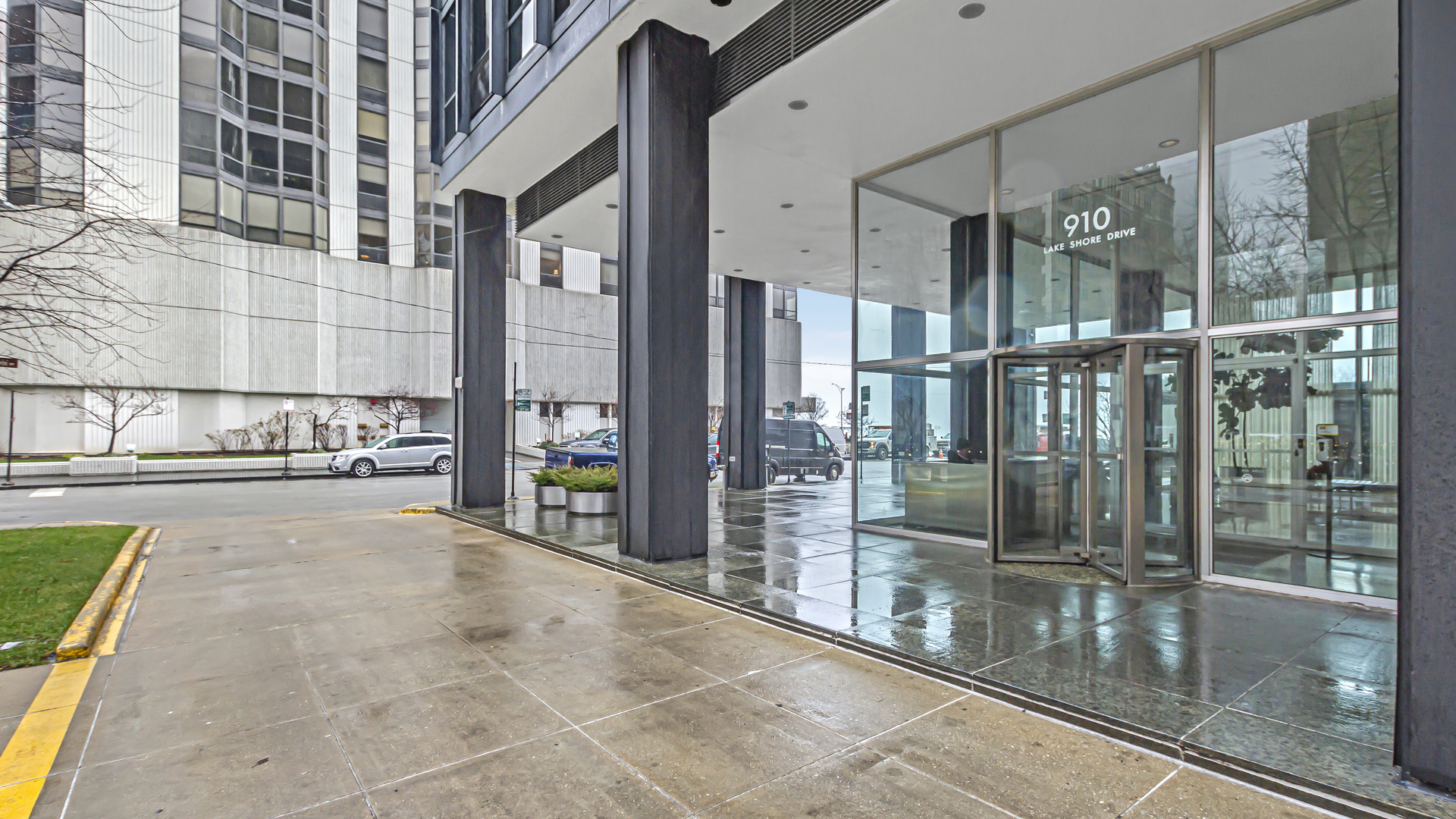 910 N Lake Shore Drive Unit: 816