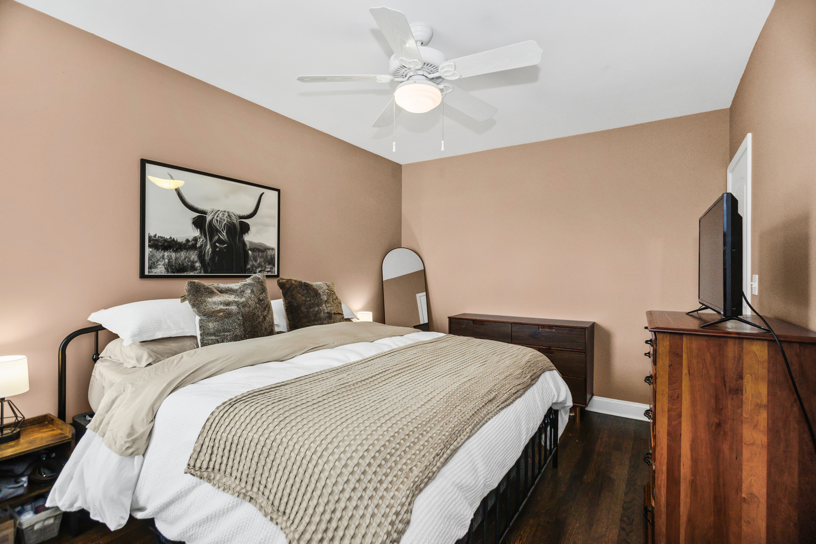 1210 W Roscoe Street Unit: 2