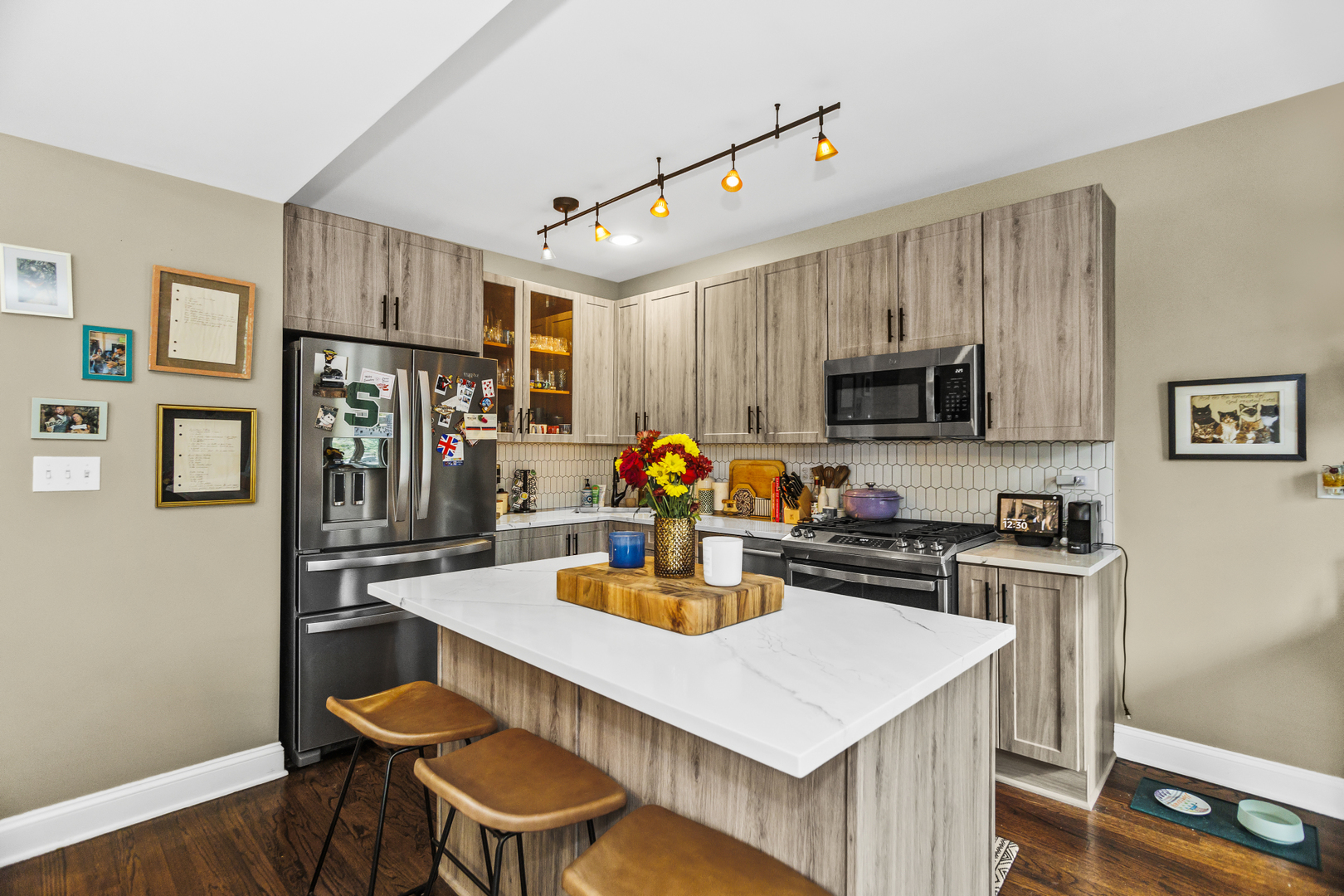1210 W Roscoe Street Unit: 2
