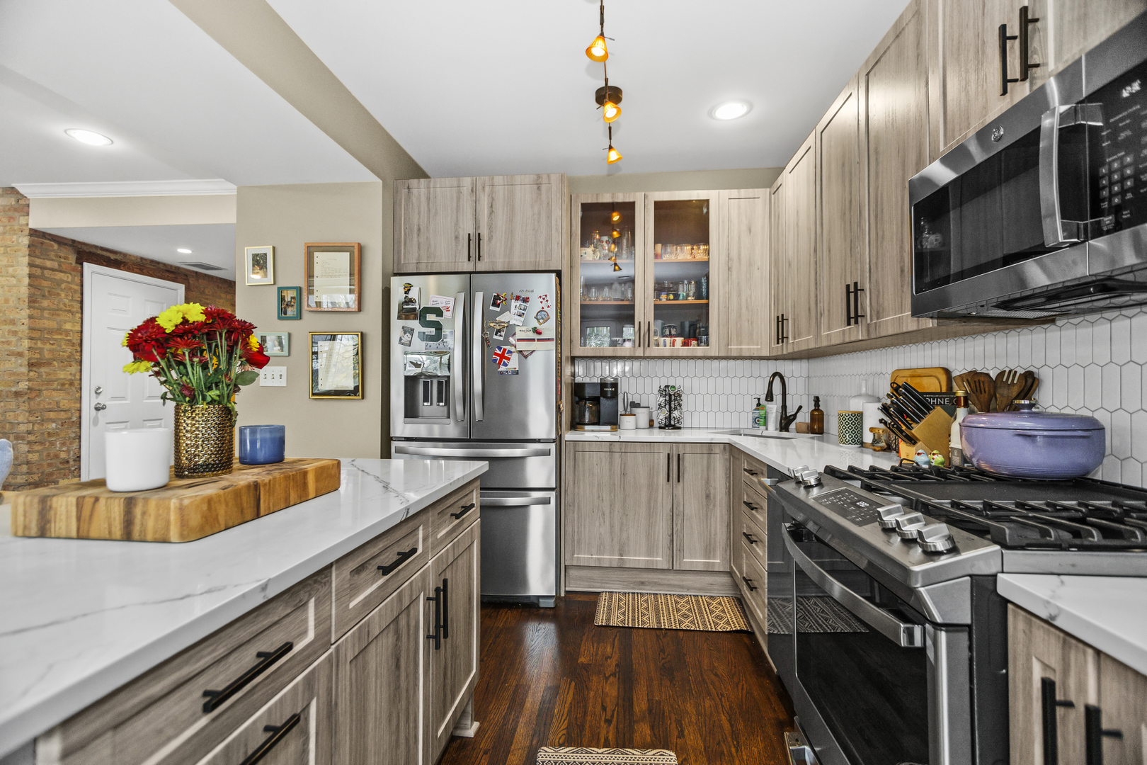 1210 W Roscoe Street Unit: 2