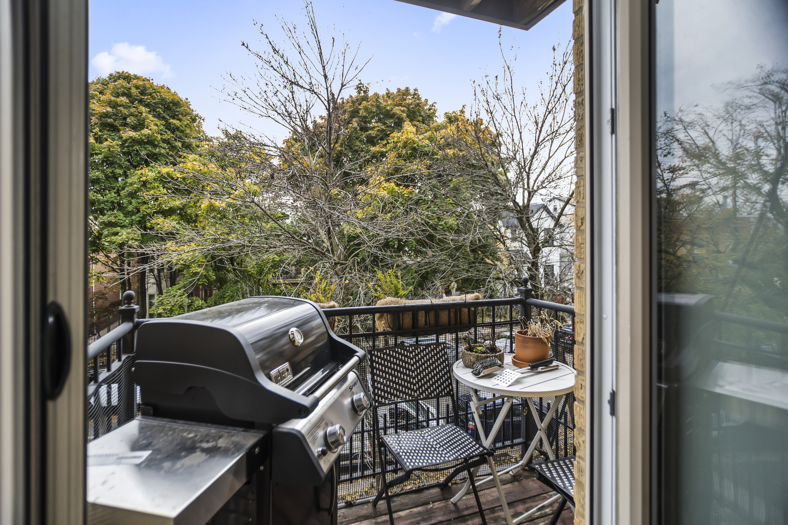 1210 W Roscoe Street Unit: 2