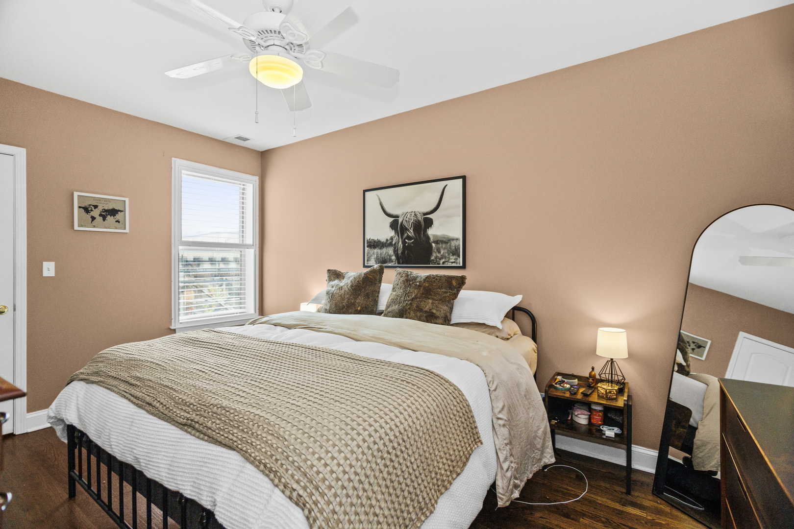 1210 W Roscoe Street Unit: 2