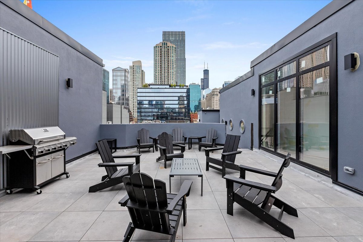 153 W Ohio Street Unit: 403