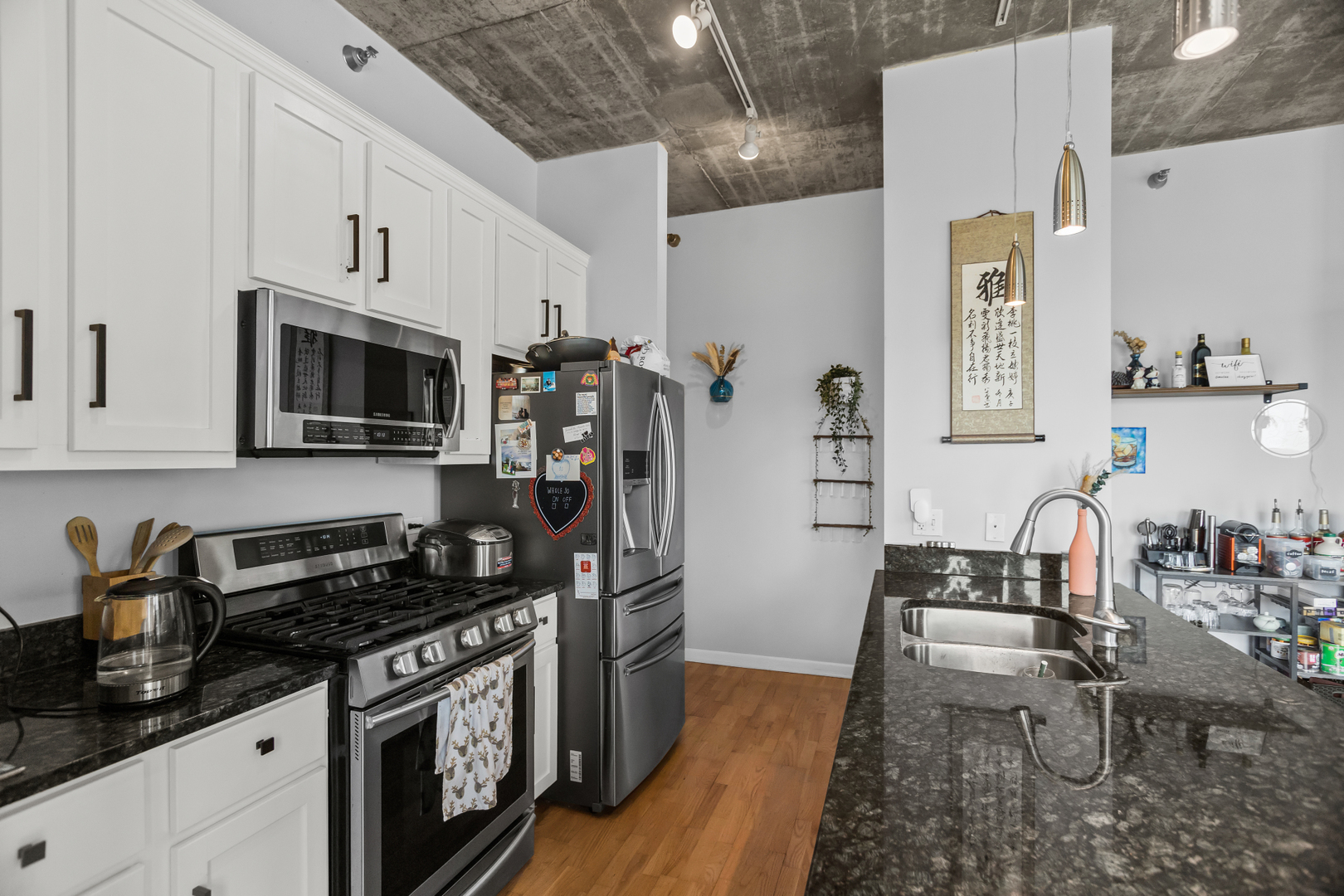 1122 W Catalpa Avenue Unit: 706