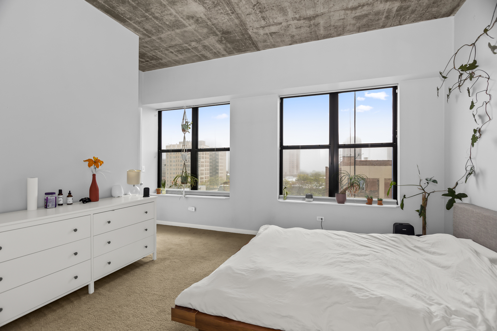 1122 W Catalpa Avenue Unit: 706