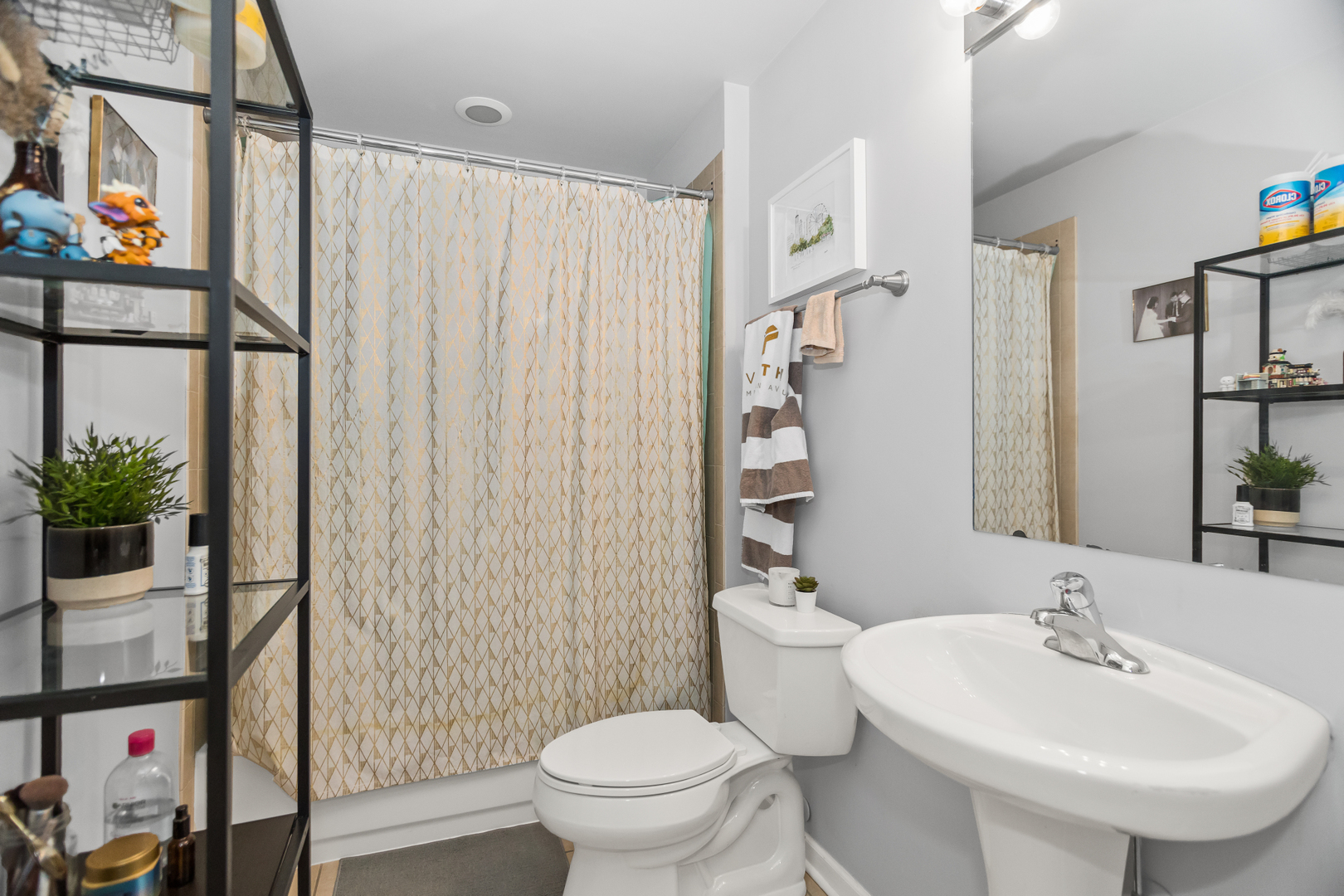1122 W Catalpa Avenue Unit: 706
