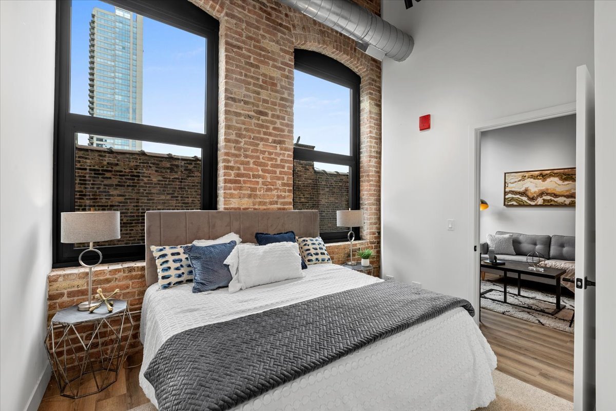 153 W Ohio Street Unit: 209