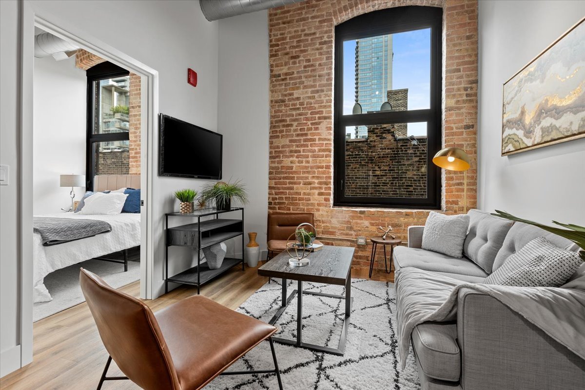 153 W Ohio Street Unit: 209