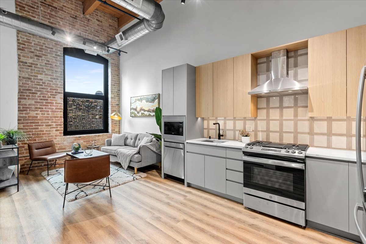 153 W Ohio Street Unit: 209