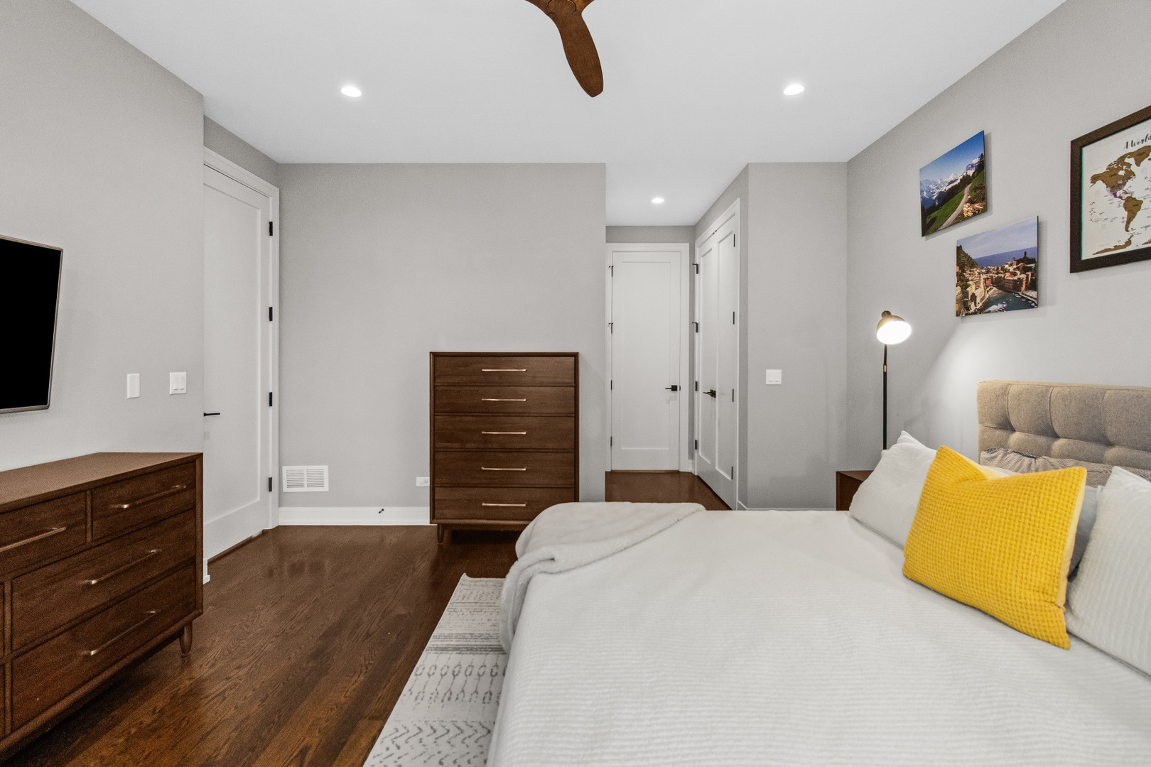 3032 W Lyndale Street Unit: 2E