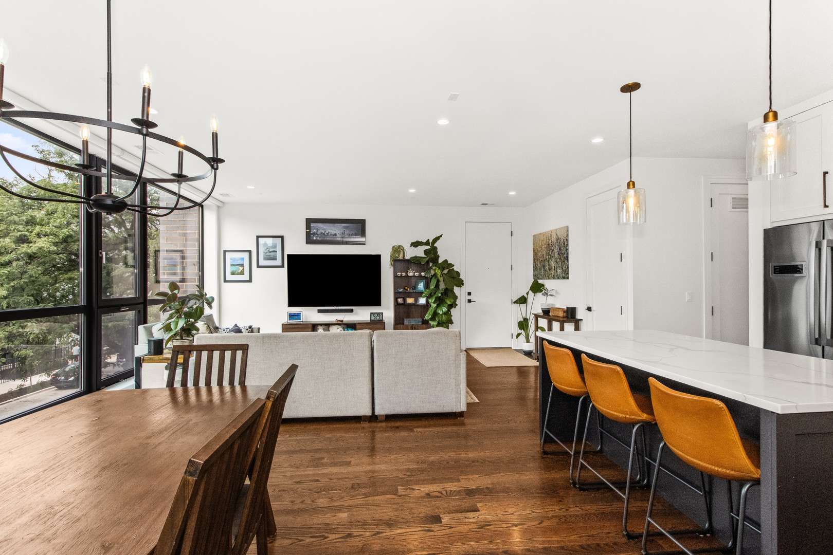 3032 W Lyndale Street Unit: 2E