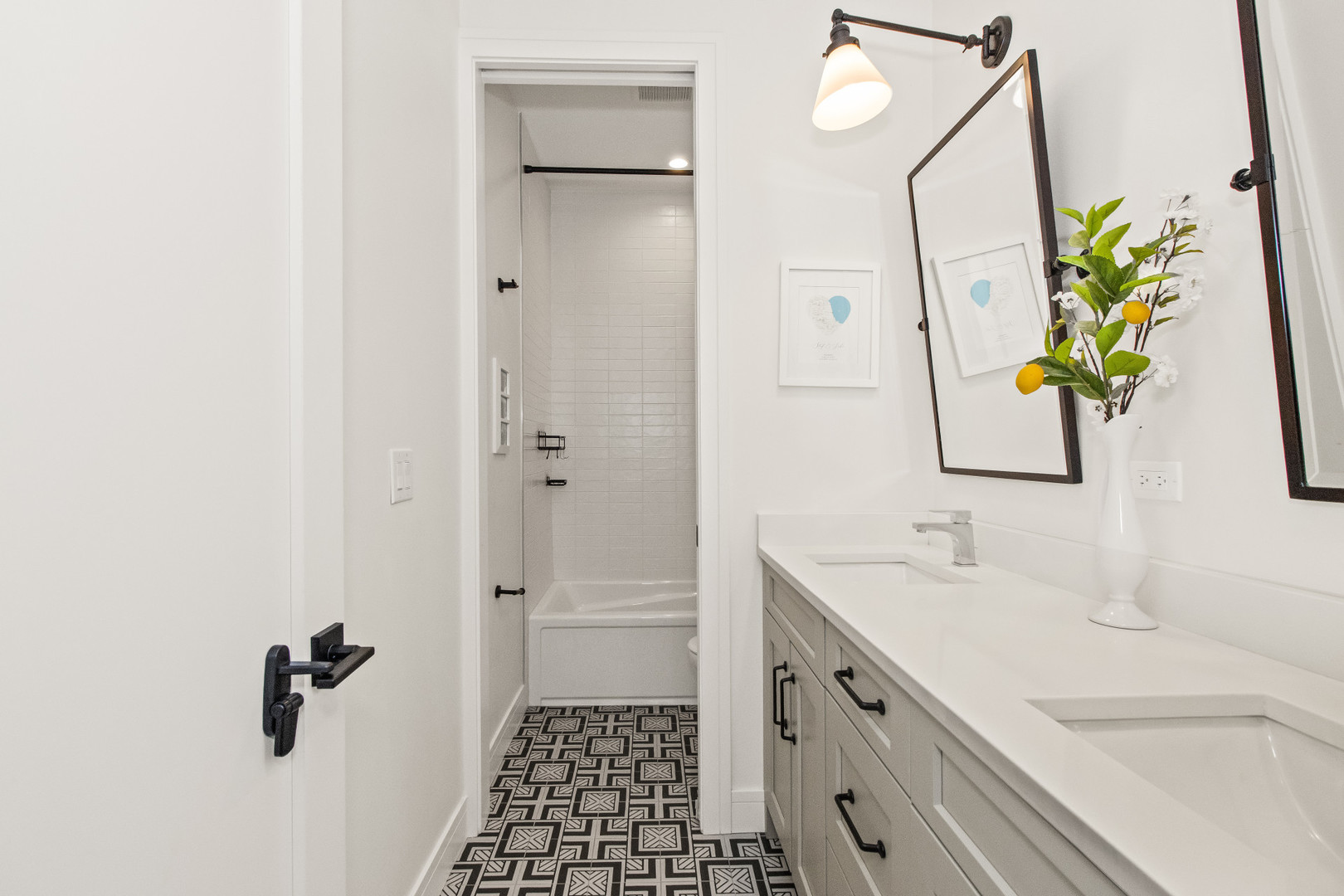 3032 W Lyndale Street Unit: 2E