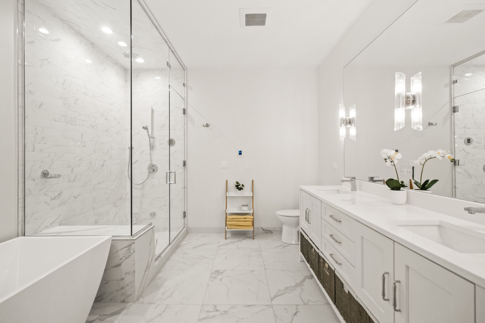 3032 W Lyndale Street Unit: 2E