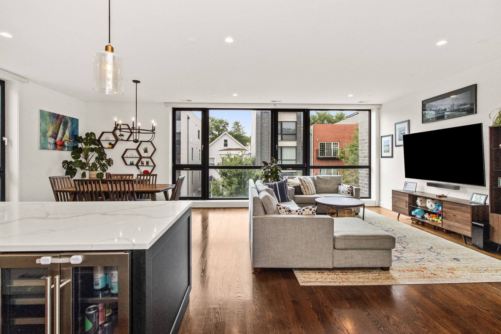 3032 W Lyndale Street Unit: 2E