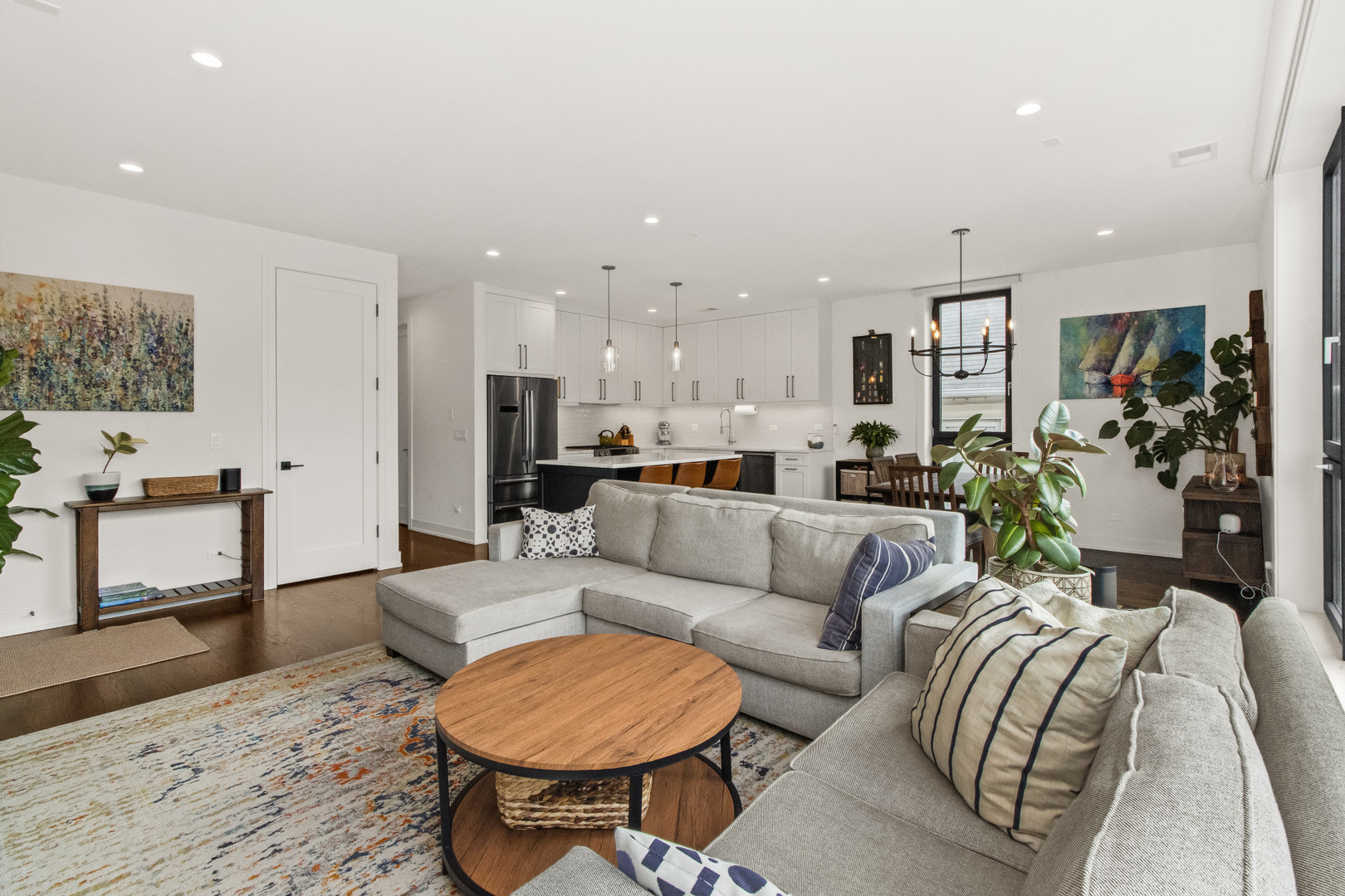 3032 W Lyndale Street Unit: 2E