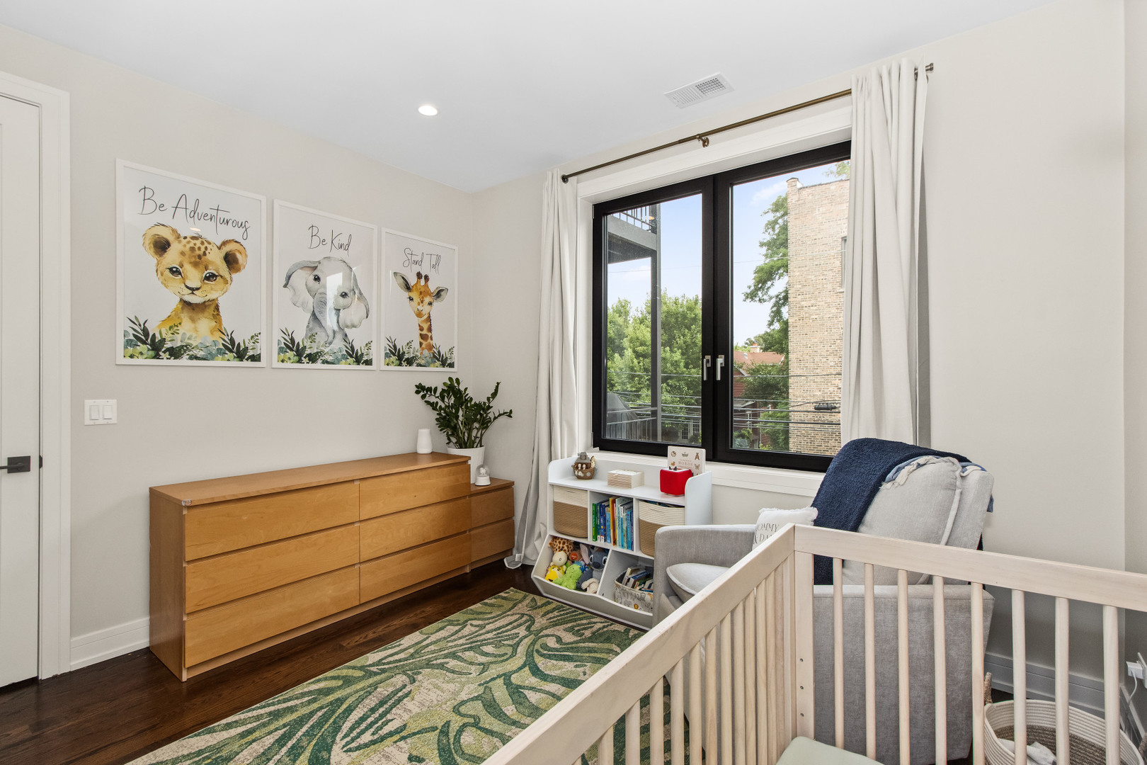 3032 W Lyndale Street Unit: 2E