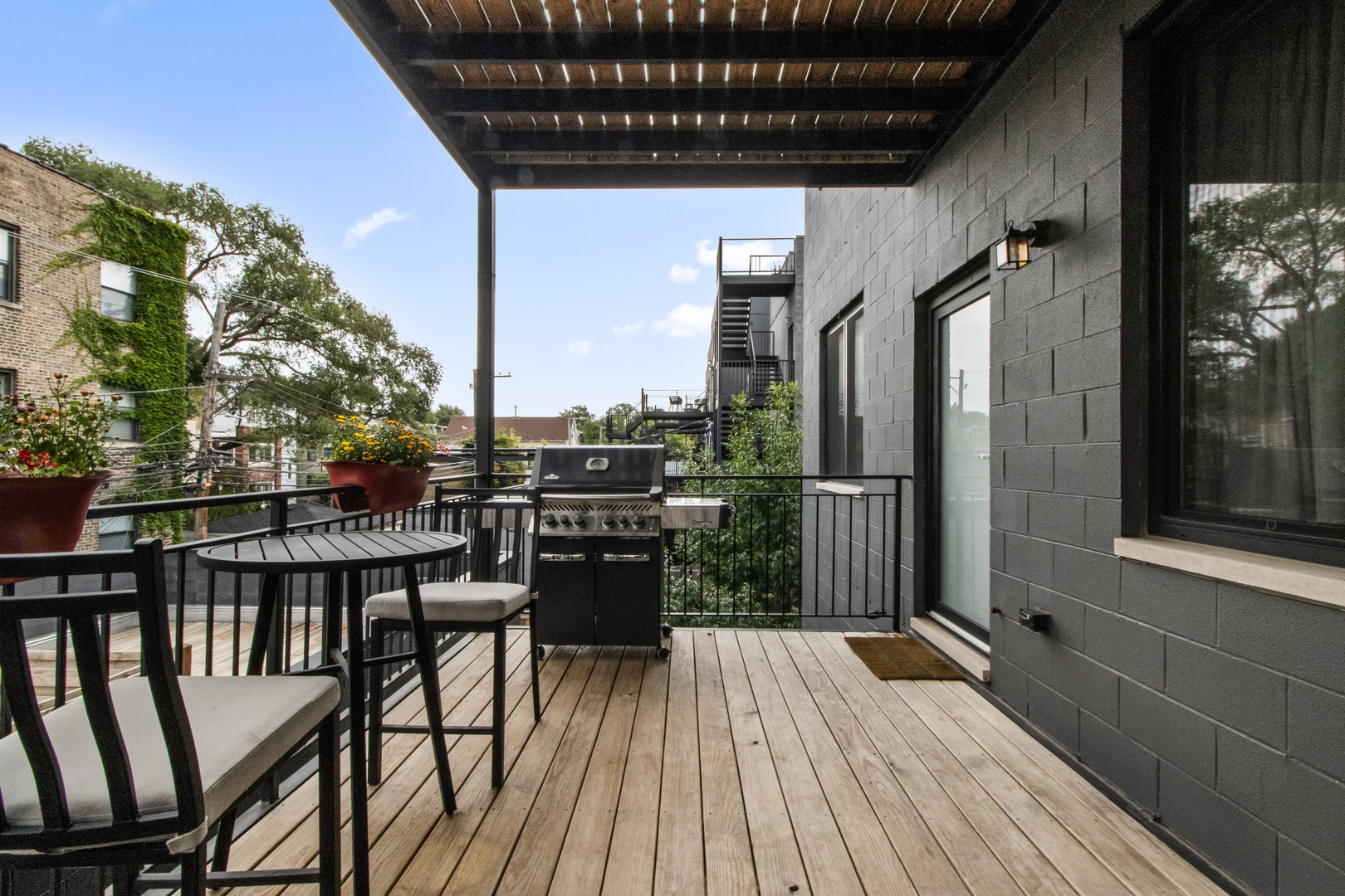 3032 W Lyndale Street Unit: 2E