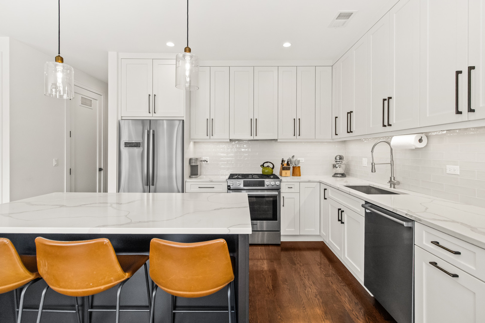 3032 W Lyndale Street Unit: 2E