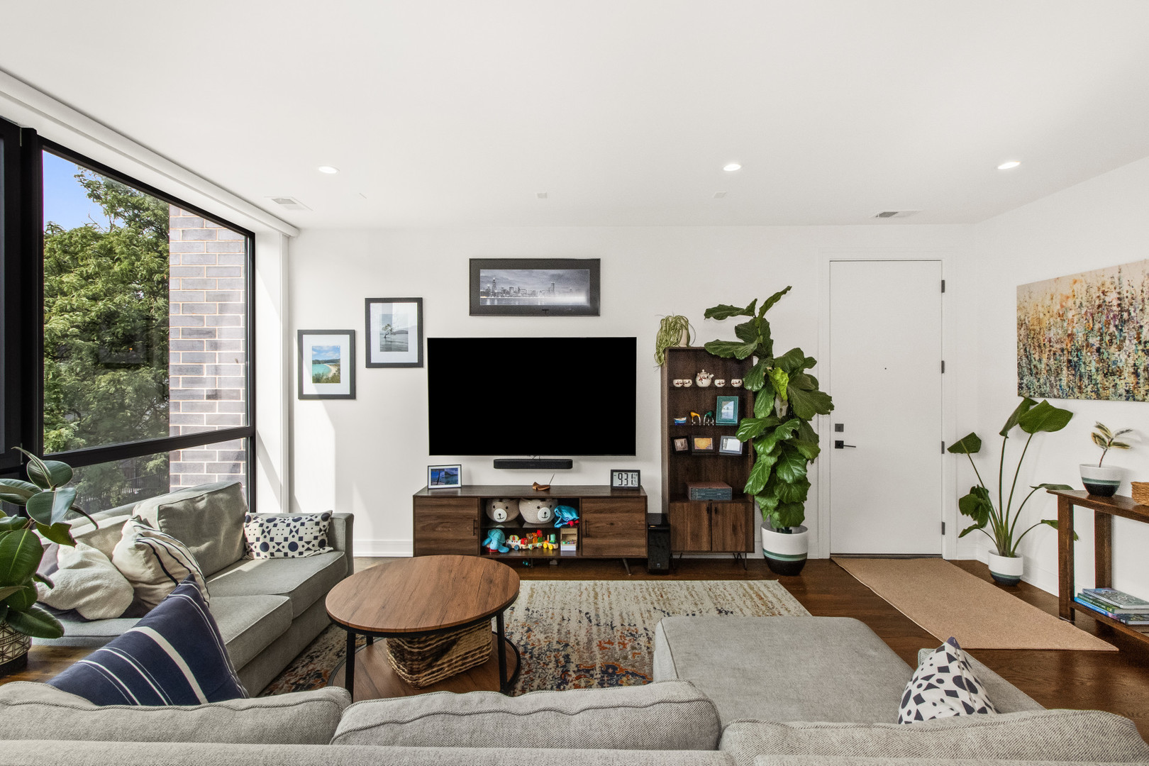 3032 W Lyndale Street Unit: 2E