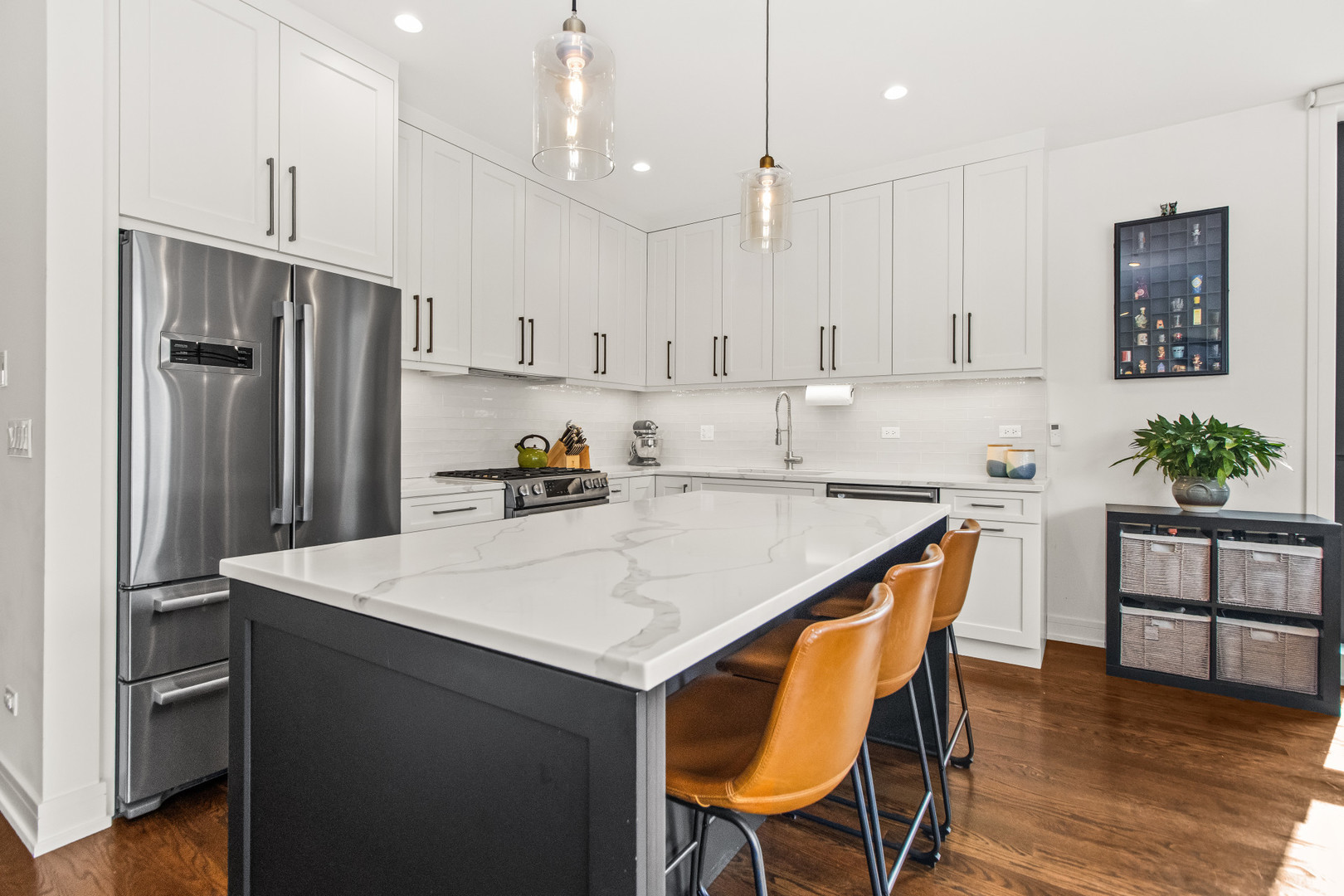 3032 W Lyndale Street Unit: 2E