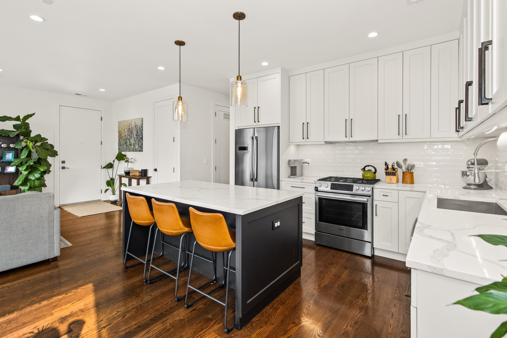 3032 W Lyndale Street Unit: 2E