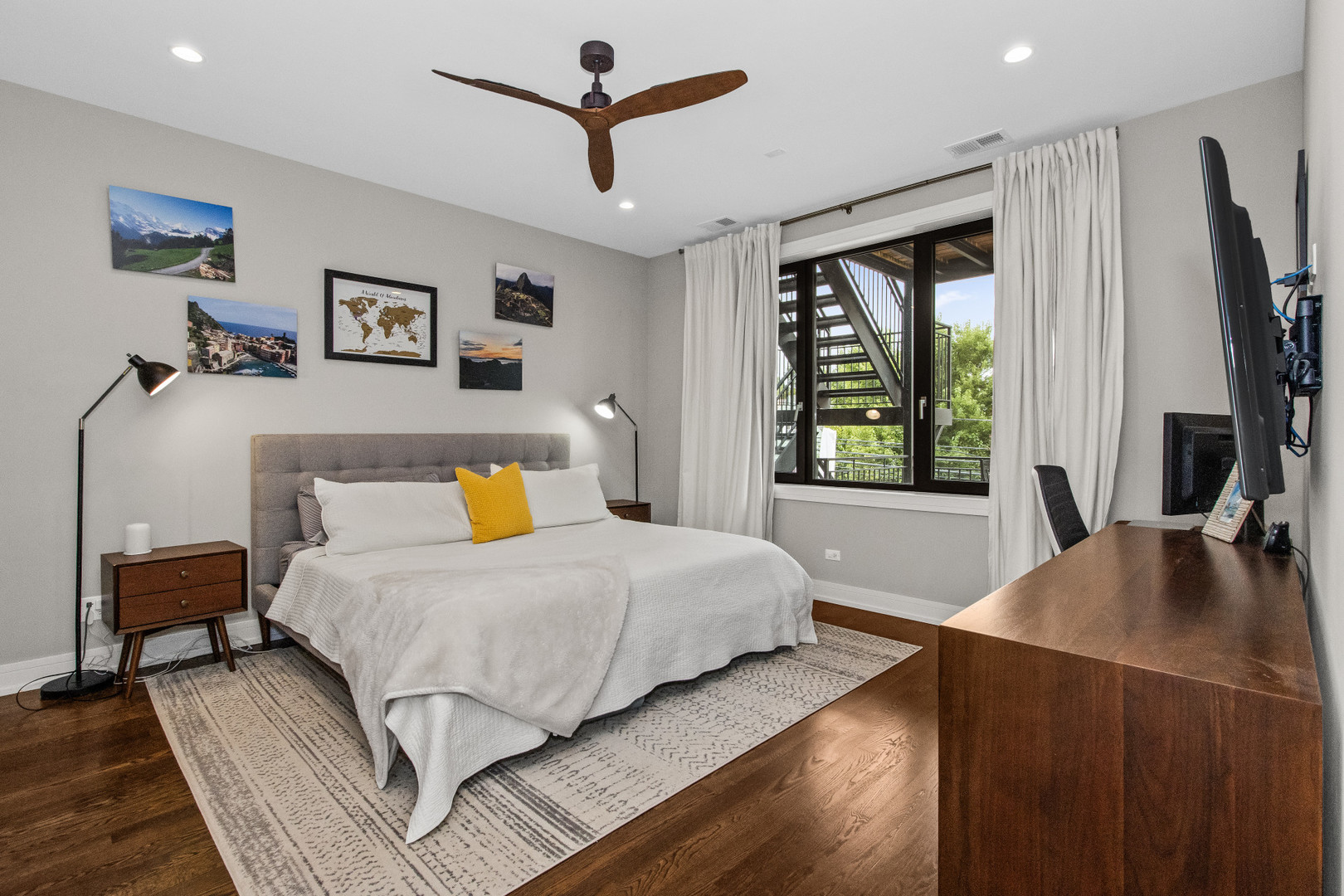 3032 W Lyndale Street Unit: 2E